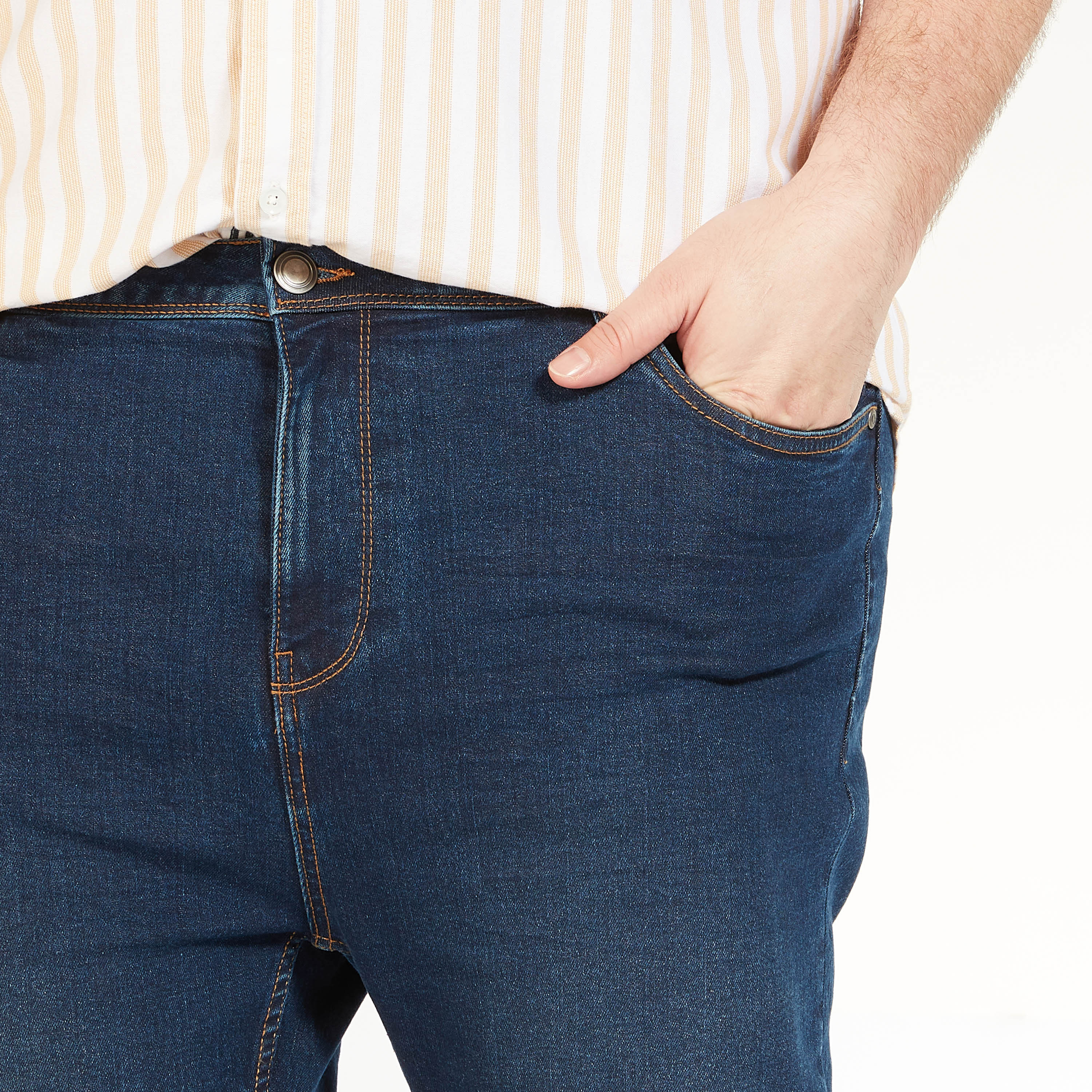 بنطلون جينز سادة بخصر متوسط الارتفاع وزر إغلاق-men-clothing-jeans-image-3
