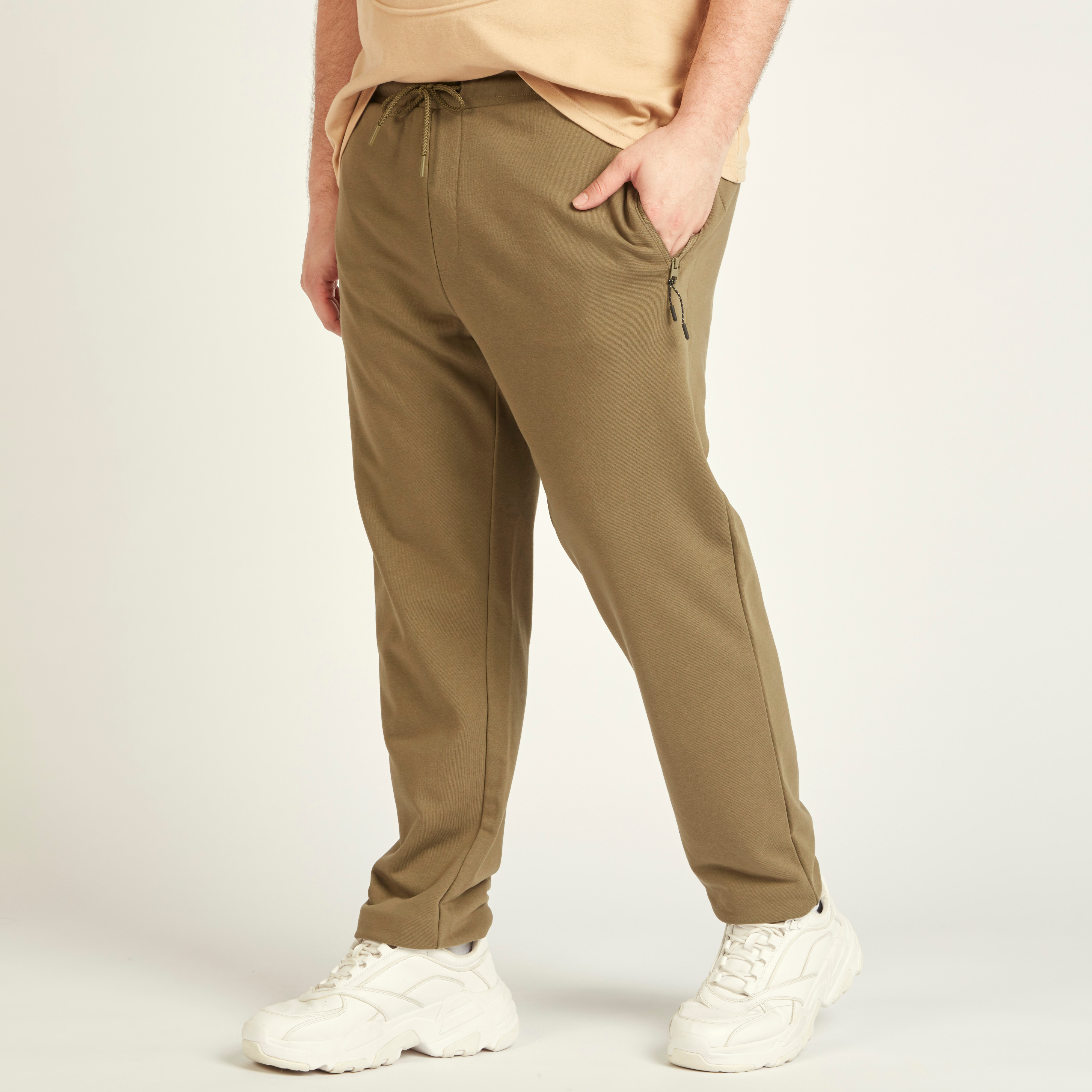 بنطلون رياضي سادة بخصر متوسط الارتفاع وجيوب ورباط إغلاق-men-clothing-bottoms-joggers-image-5