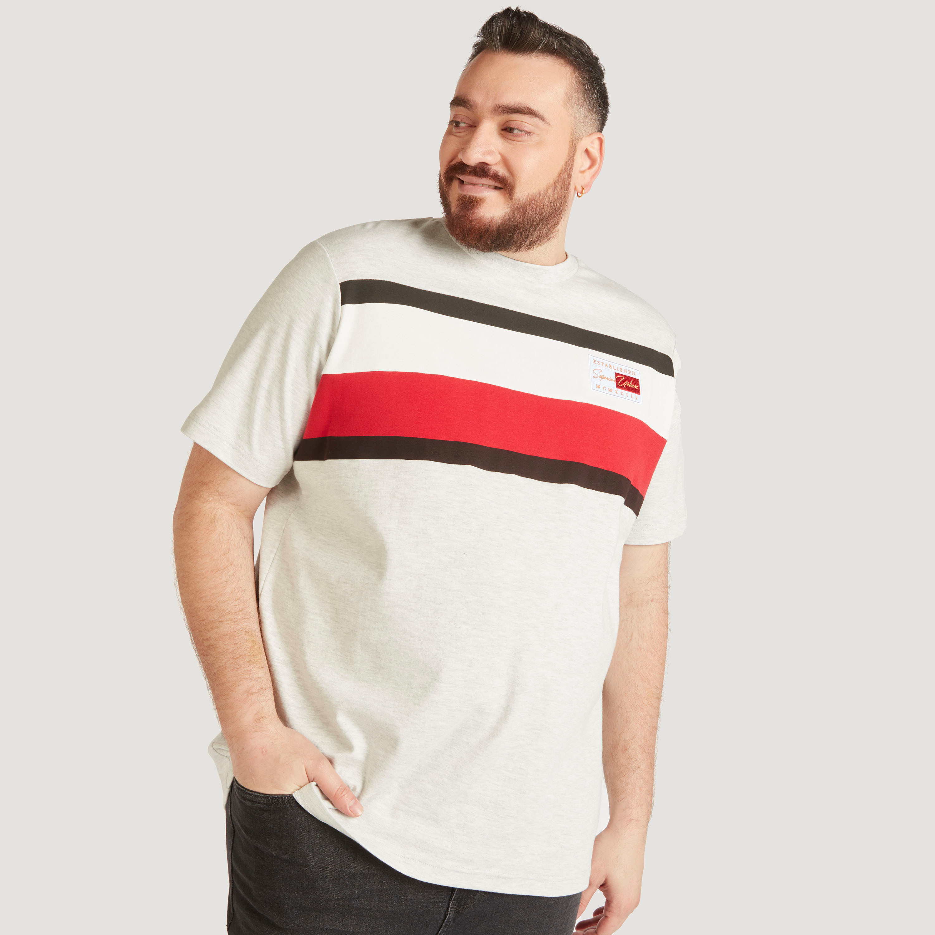 تيشيرت بياقة ضيّقة وأكمام قصيرة وطبعات-men-clothing-tshirtsandpolos-tshirts-image-5