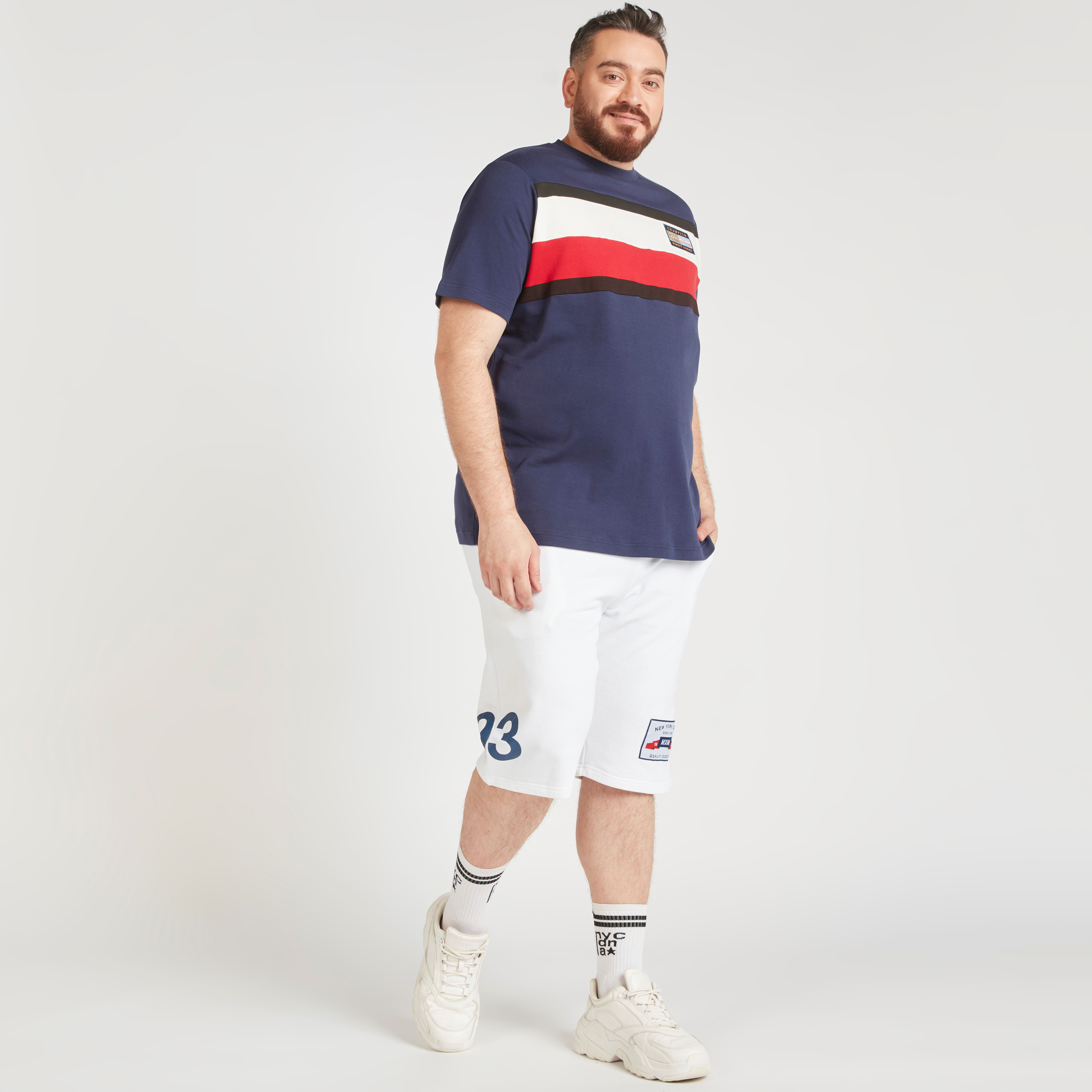 تيشيرت بياقة ضيّقة وأكمام قصيرة وطبعات-men-clothing-tshirtsandpolos-tshirts-image-7