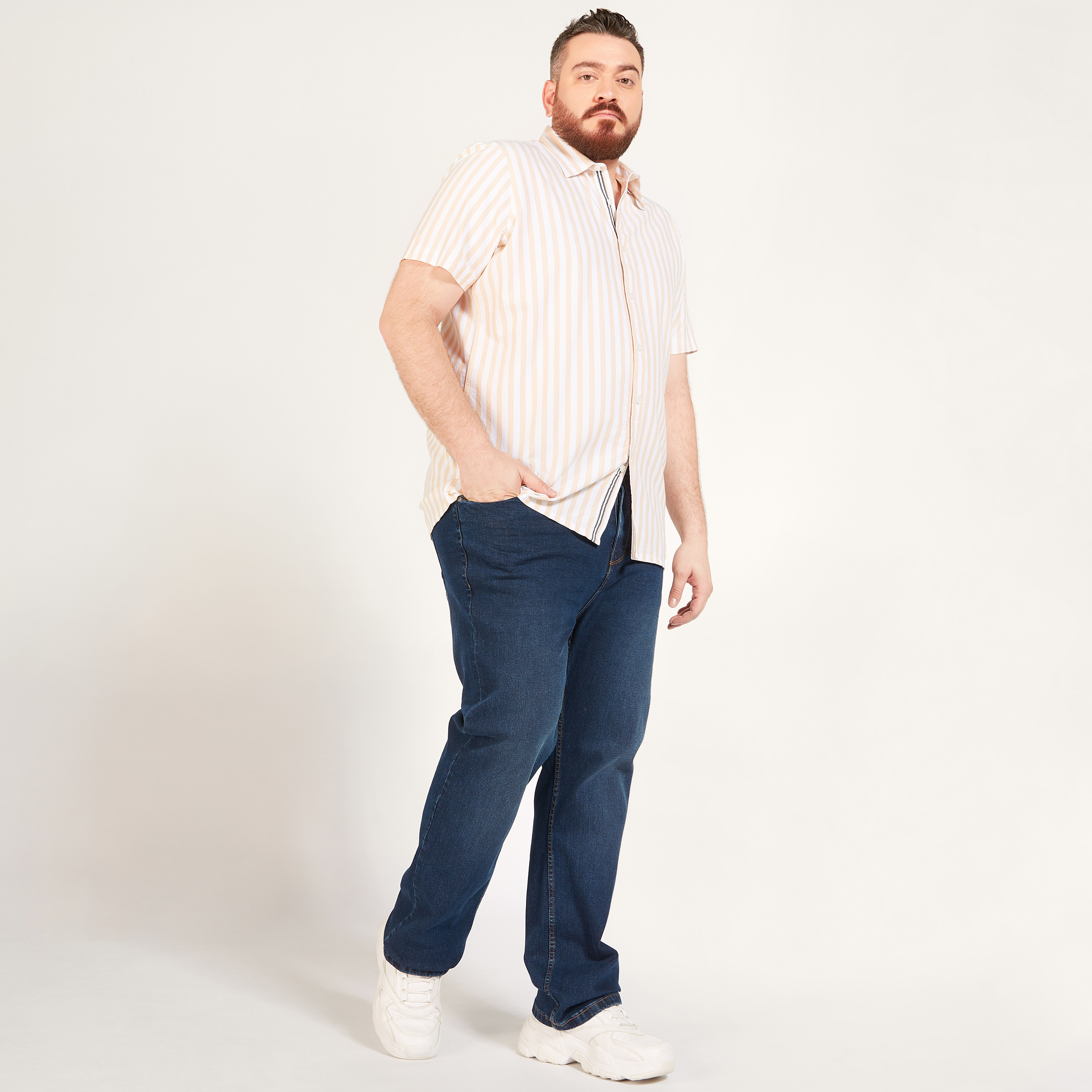 قميص مقلّم بأكمام قصيرة وزر إغلاق-men-clothing-shirts-image-6