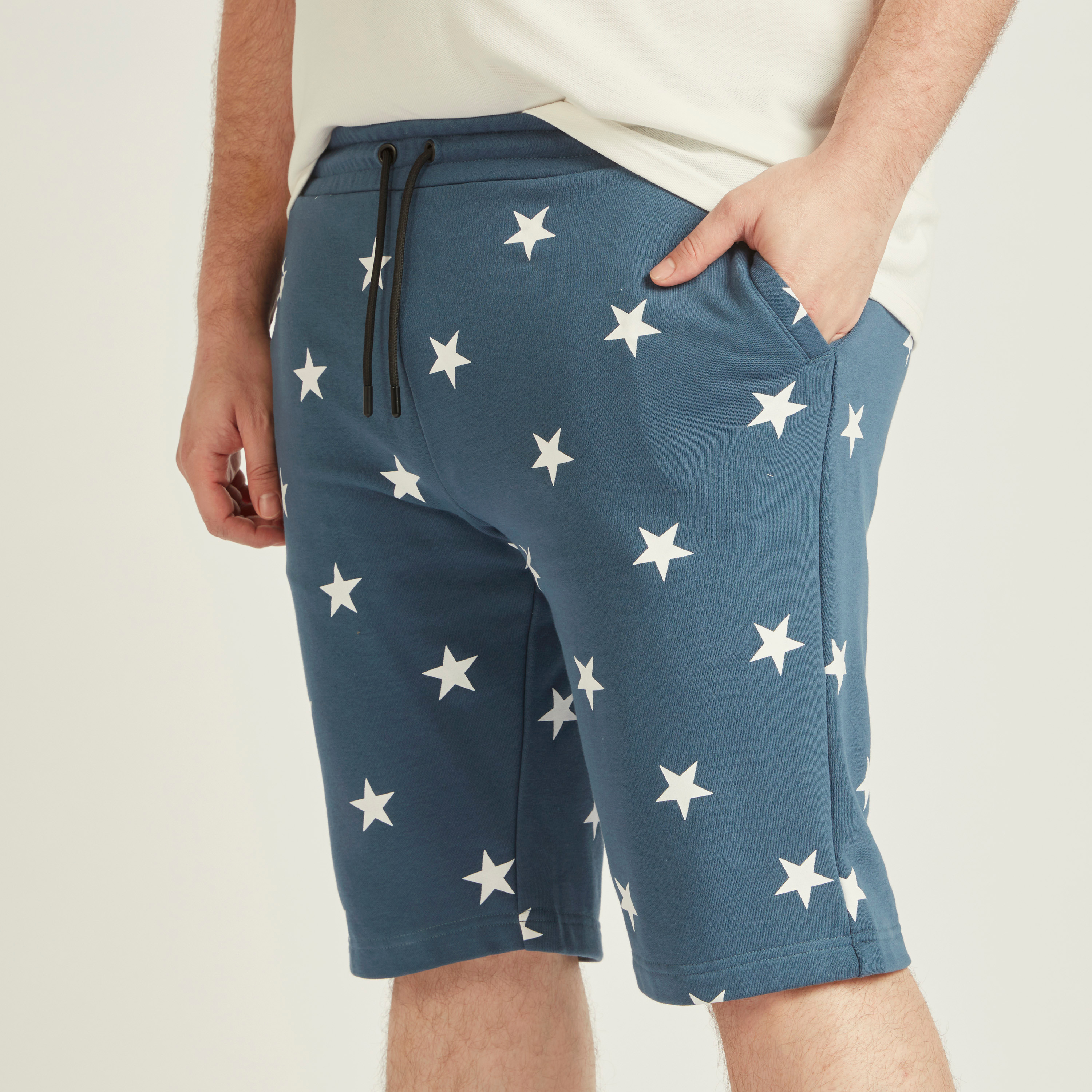 شورت برباط إغلاق وجيوب وطبعات نجوم-men-clothing-bottoms-shorts-image-5