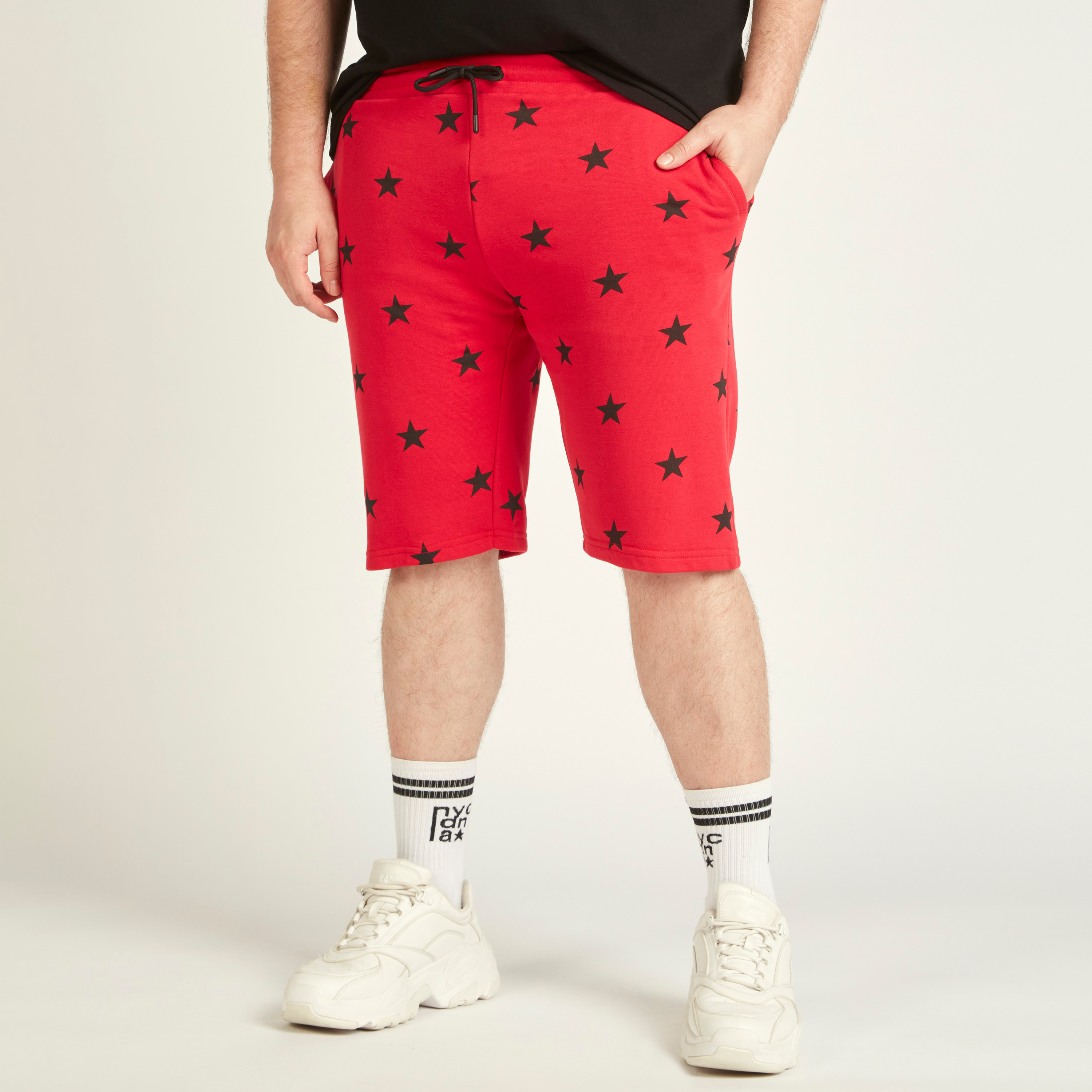 شورت برباط إغلاق وجيوب وطبعات نجوم-men-clothing-bottoms-shorts-image-1