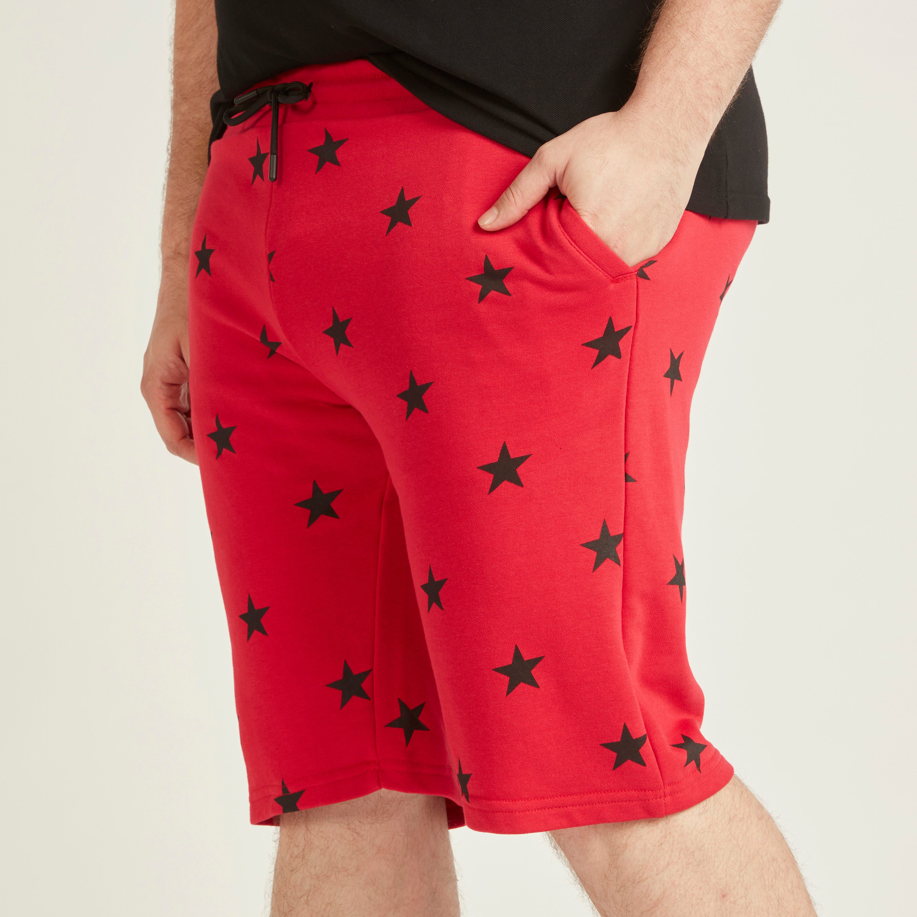 شورت برباط إغلاق وجيوب وطبعات نجوم-men-clothing-bottoms-shorts-image-3