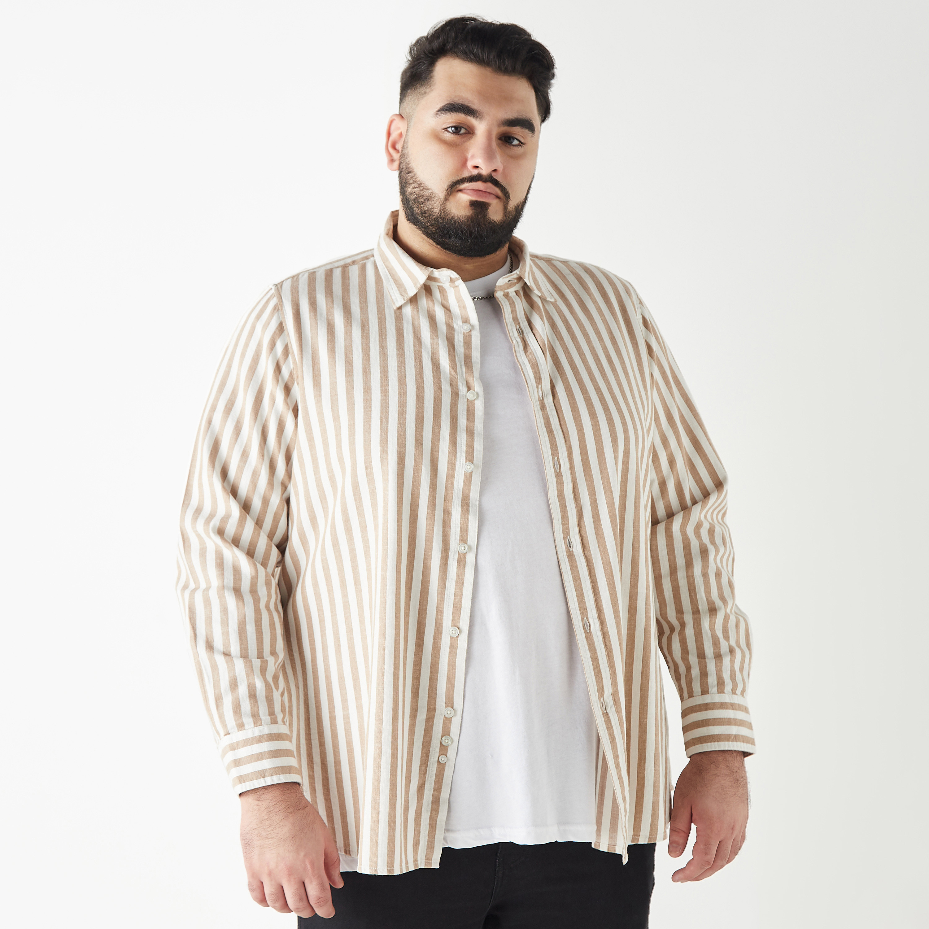 قميص مخطط مقاس كبير بأزرار وأكمام طويلة-men-clothing-shirts-image-1