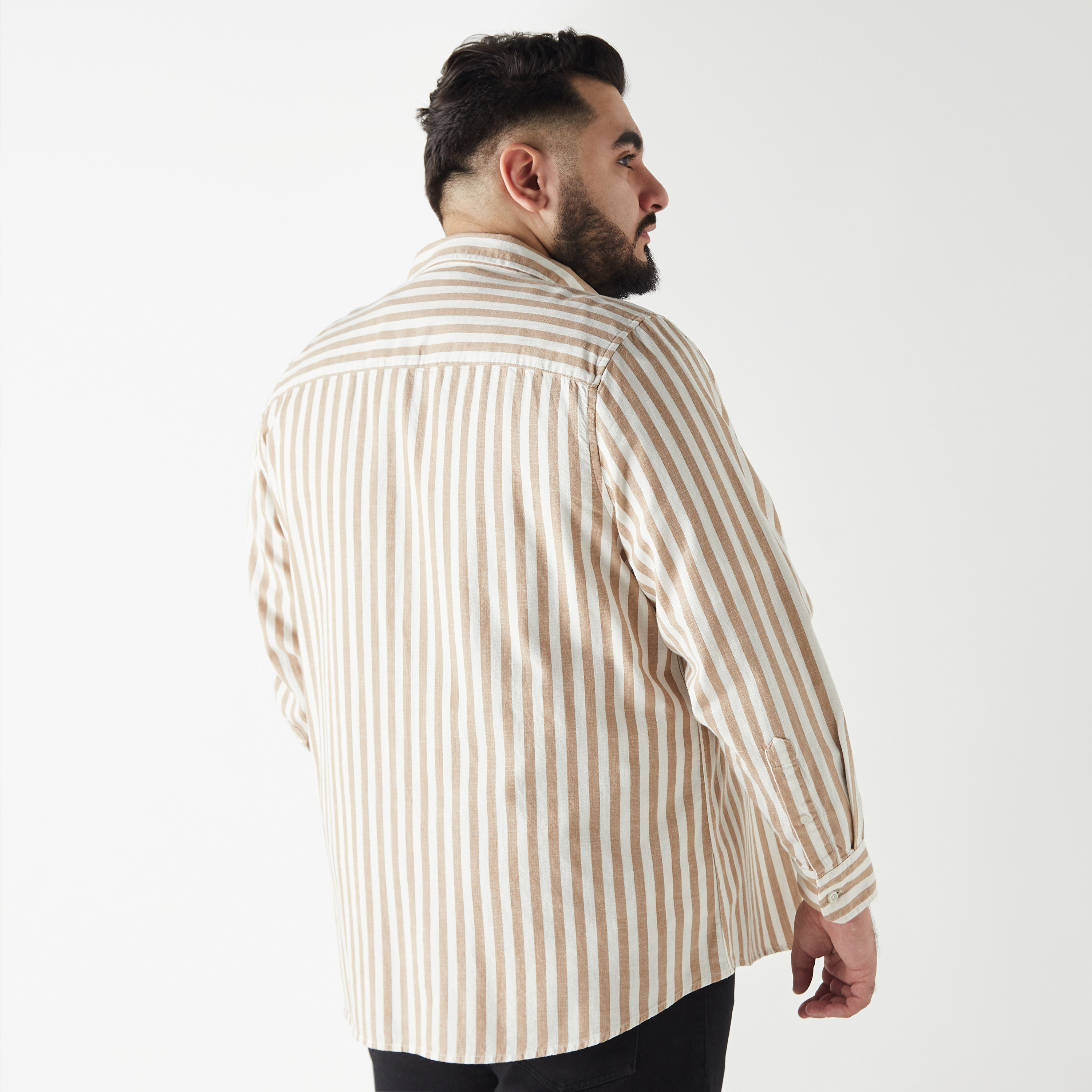 قميص مخطط مقاس كبير بأزرار وأكمام طويلة-men-clothing-shirts-image-3