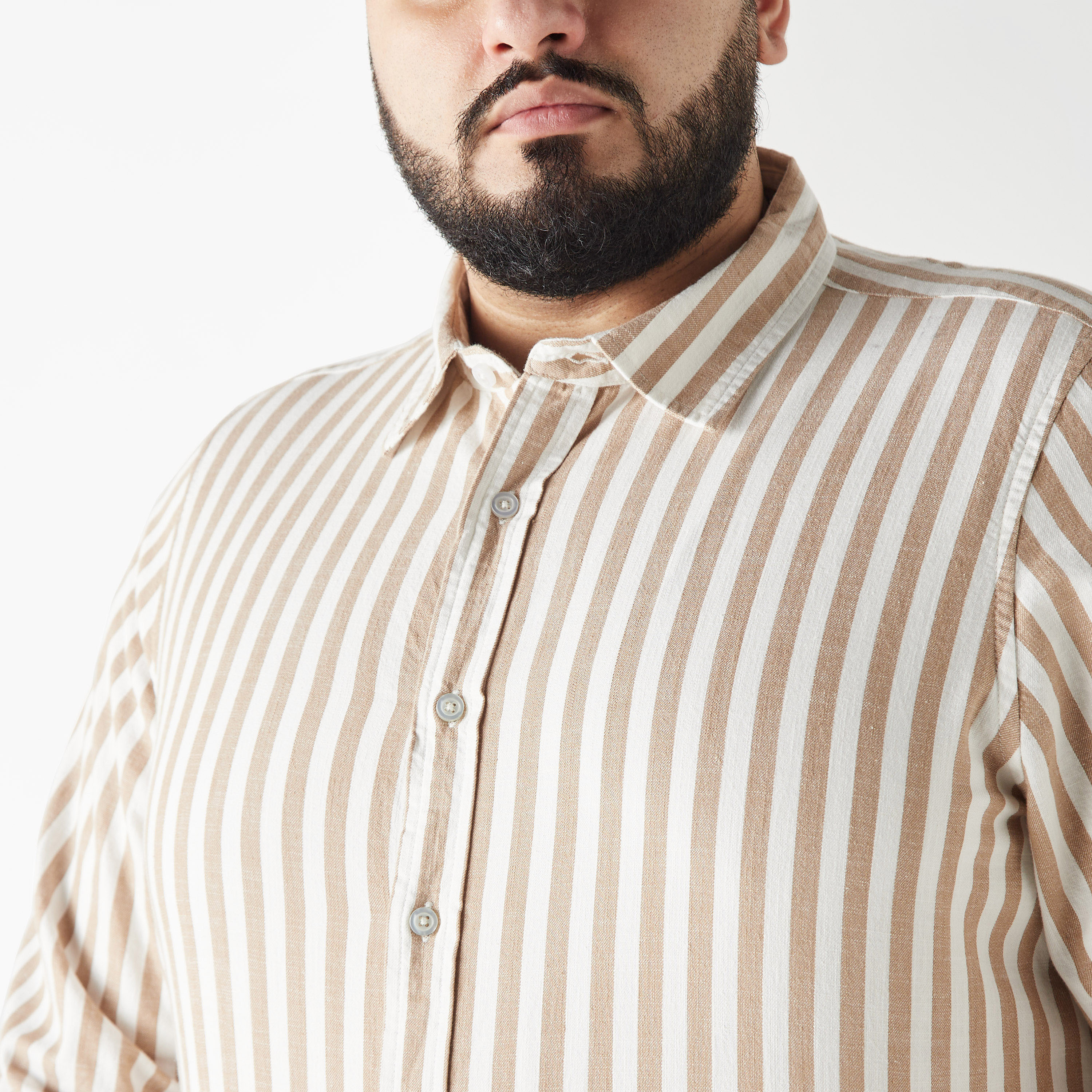 قميص مخطط مقاس كبير بأزرار وأكمام طويلة-men-clothing-shirts-image-5