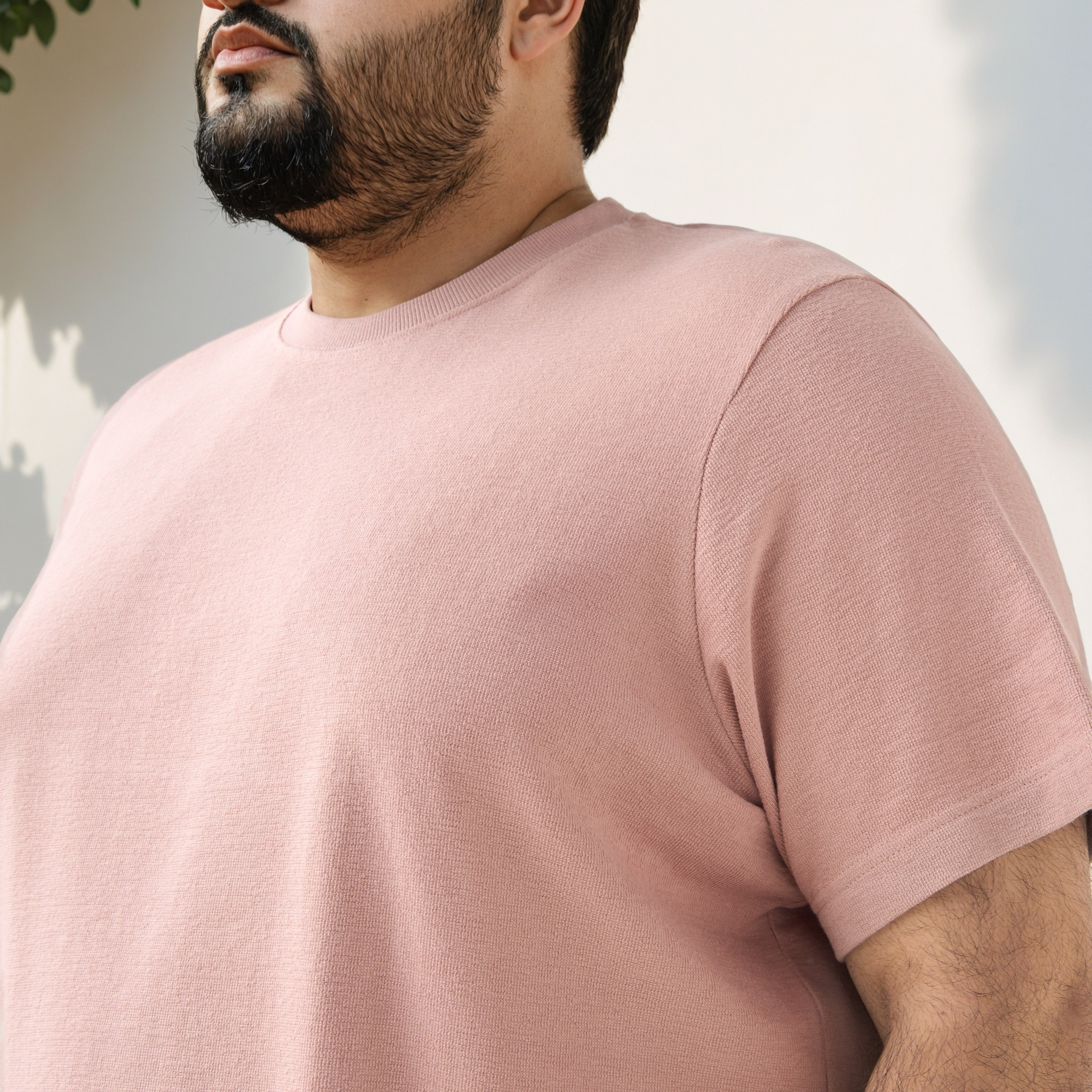 تيشيرت جاكار بمقاس كبير وياقة ضيقة-men-clothing-tshirtsandpolos-tshirts-image-4