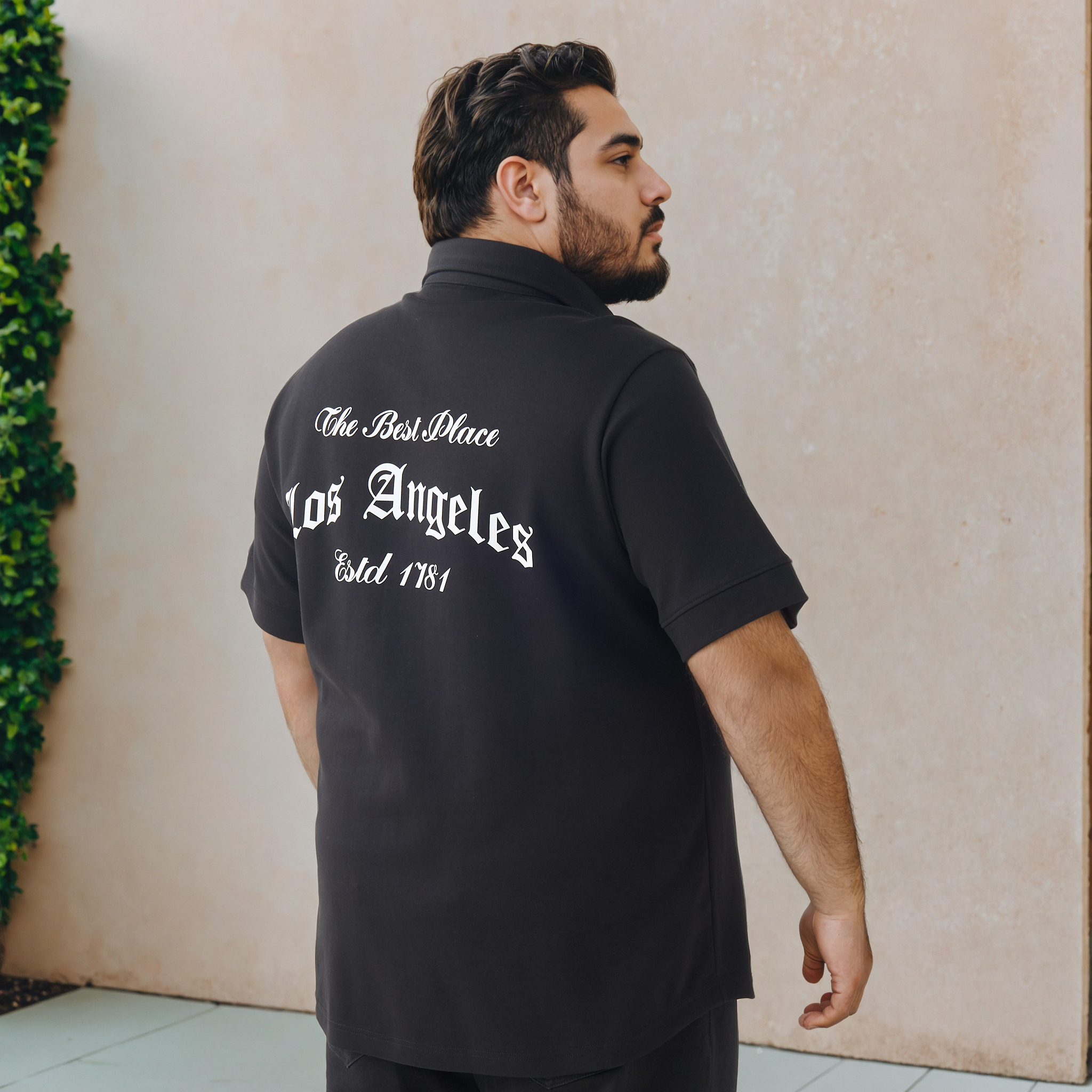 قميص بأكمام قصيرة وطبعات وبقصة عادية مقاس كبير-men-clothing-shirts-image-3