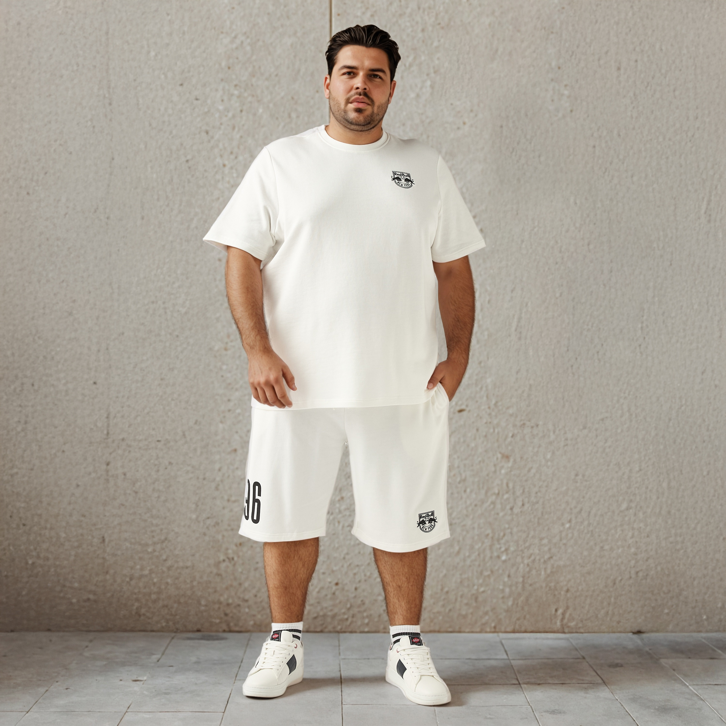 شورت مقاس كبير بتطريز شعار-men-clothing-bottoms-shorts-image-2