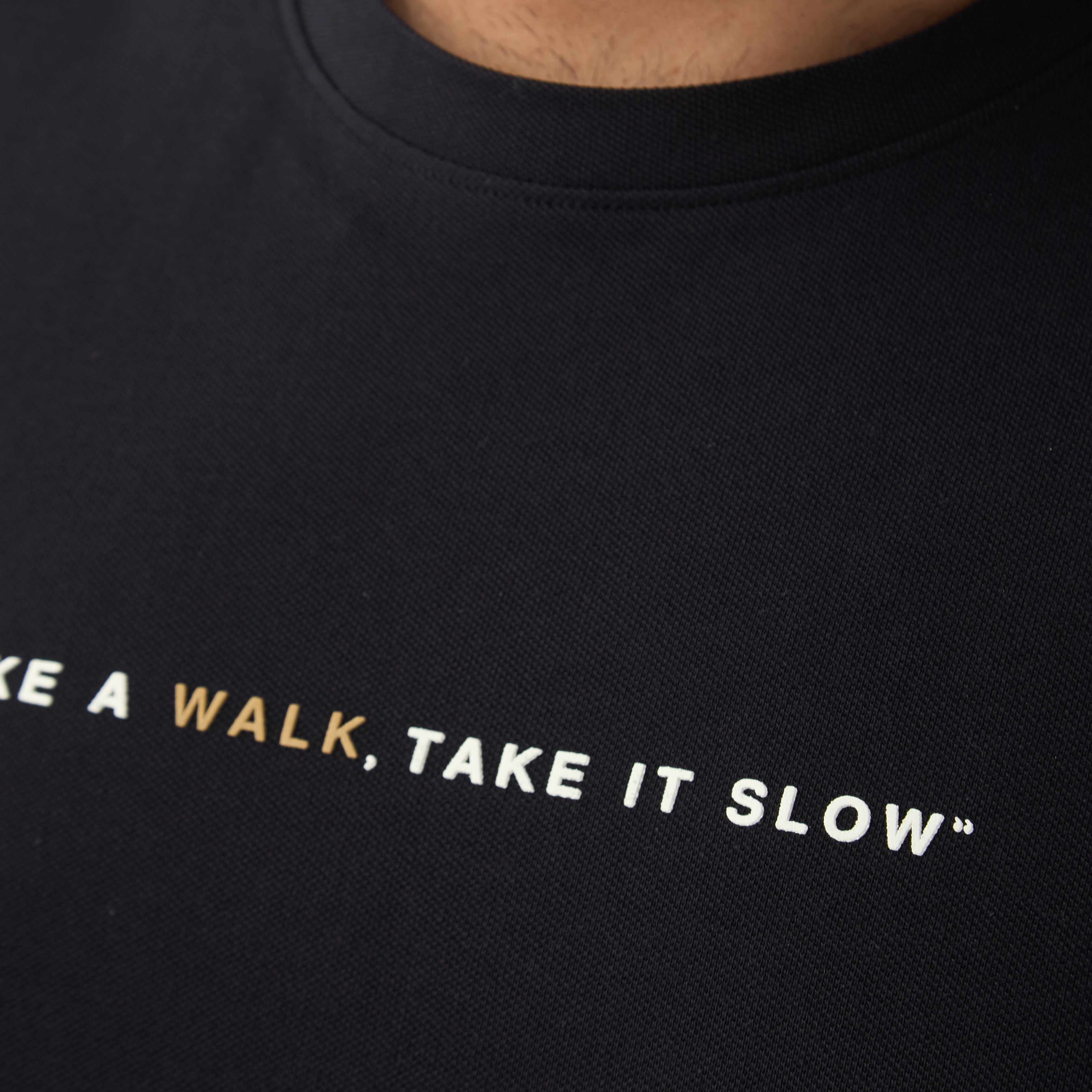 تيشيرت بقصة عادية وياقة مستديرة وأكمام قصيرة بطبعات شعارات للرجال-men-clothing-tshirtsandpolos-tshirts-image-5