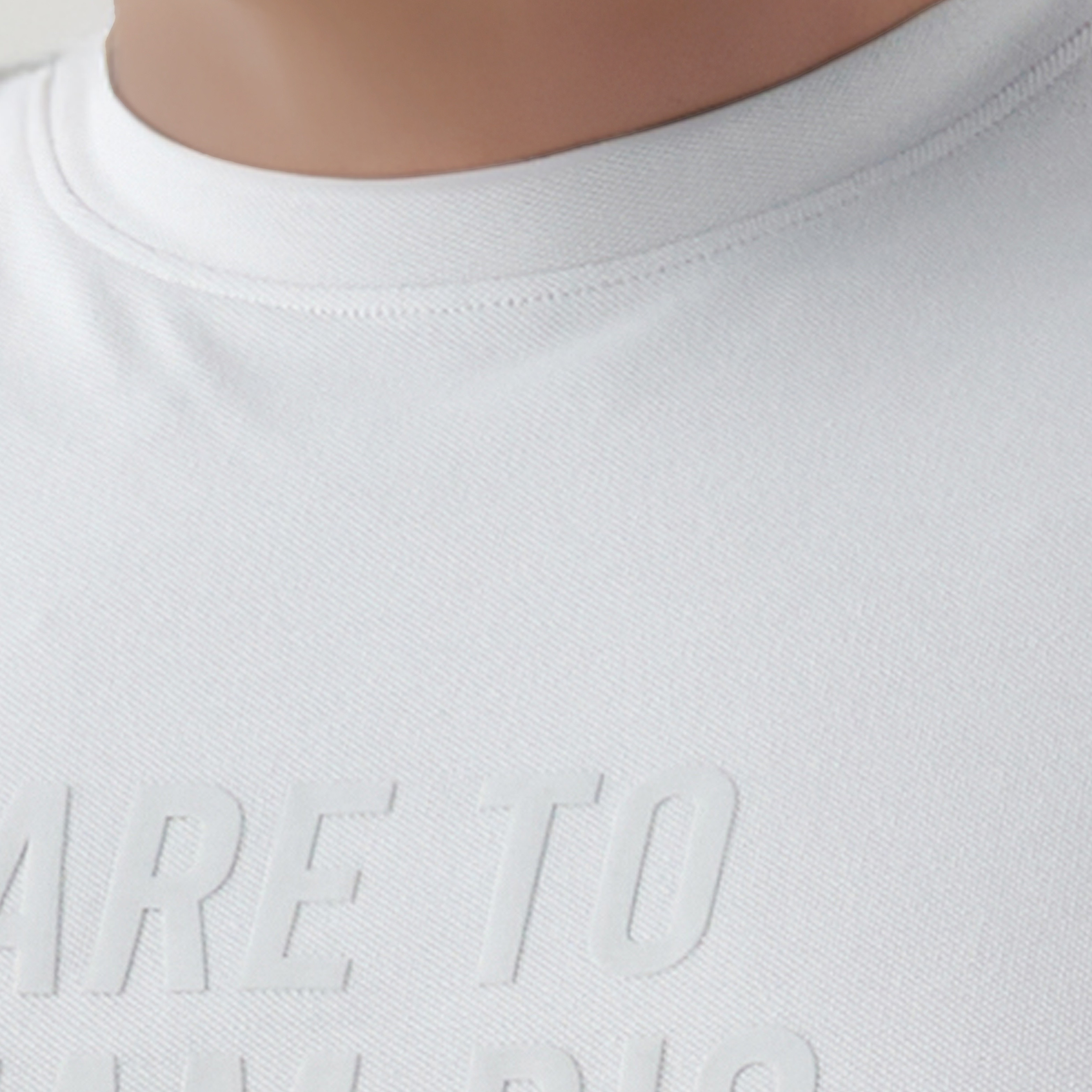 تيشيرت بقصة عادية وياقة مستديرة وأكمام قصيرة بطبعات شعارات للرجال-men-clothing-tshirtsandpolos-tshirts-image-15