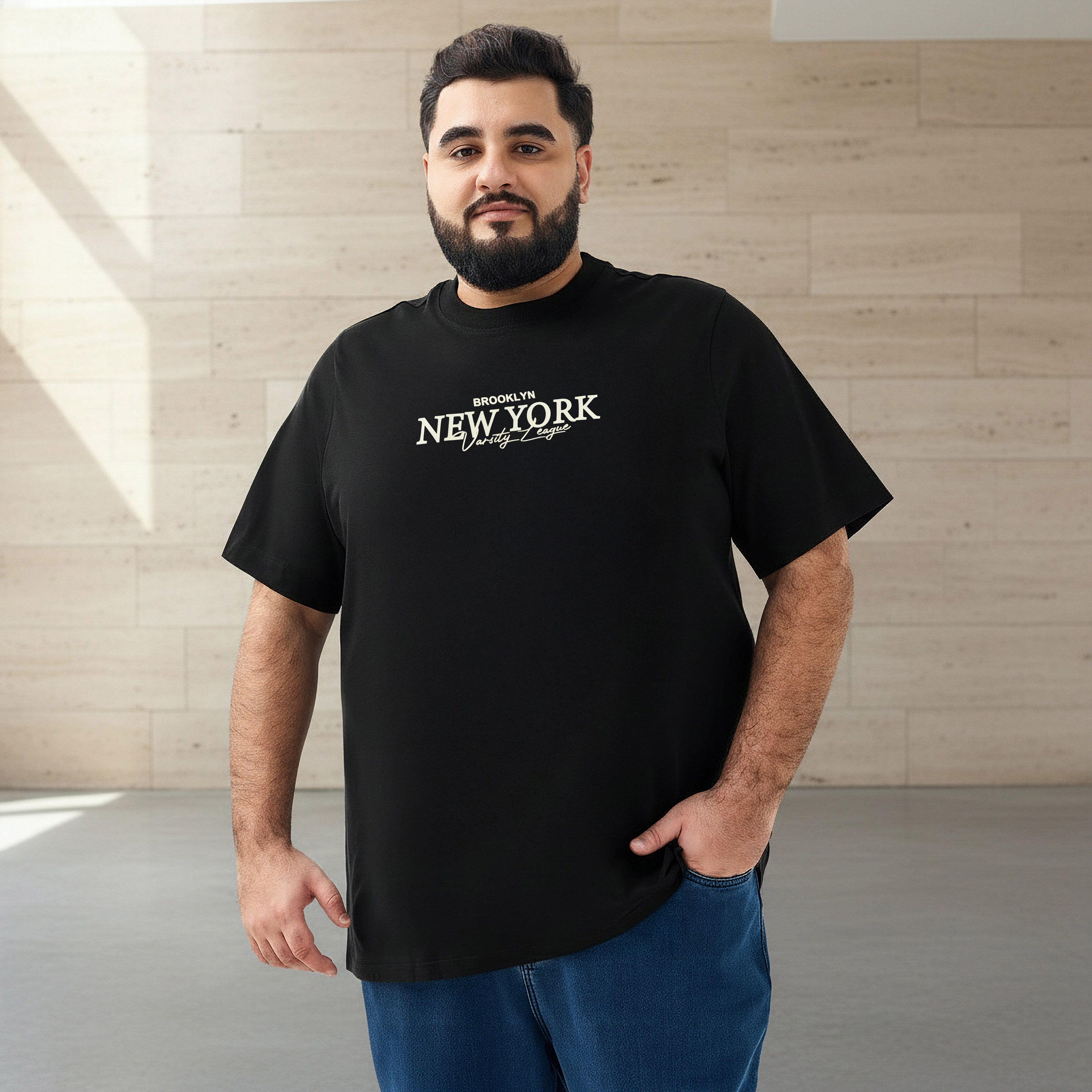 تيشيرت بقصة عادية وياقة ضيقة وأكمام قصيرة وطبعات للرجال-men-clothing-tshirtsandpolos-tshirts-image-1