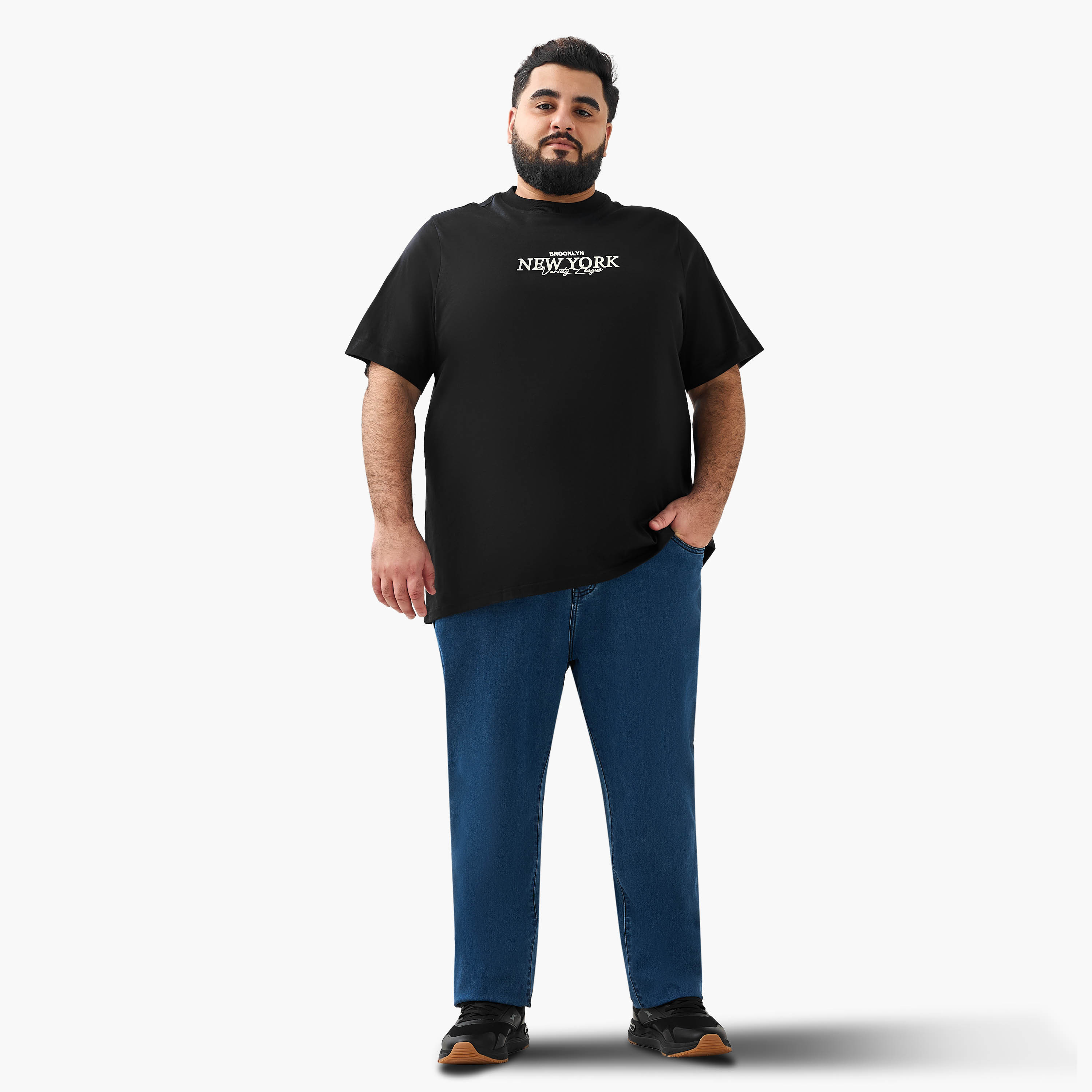 تيشيرت بقصة عادية وياقة ضيقة وأكمام قصيرة وطبعات للرجال-men-clothing-tshirtsandpolos-tshirts-image-2