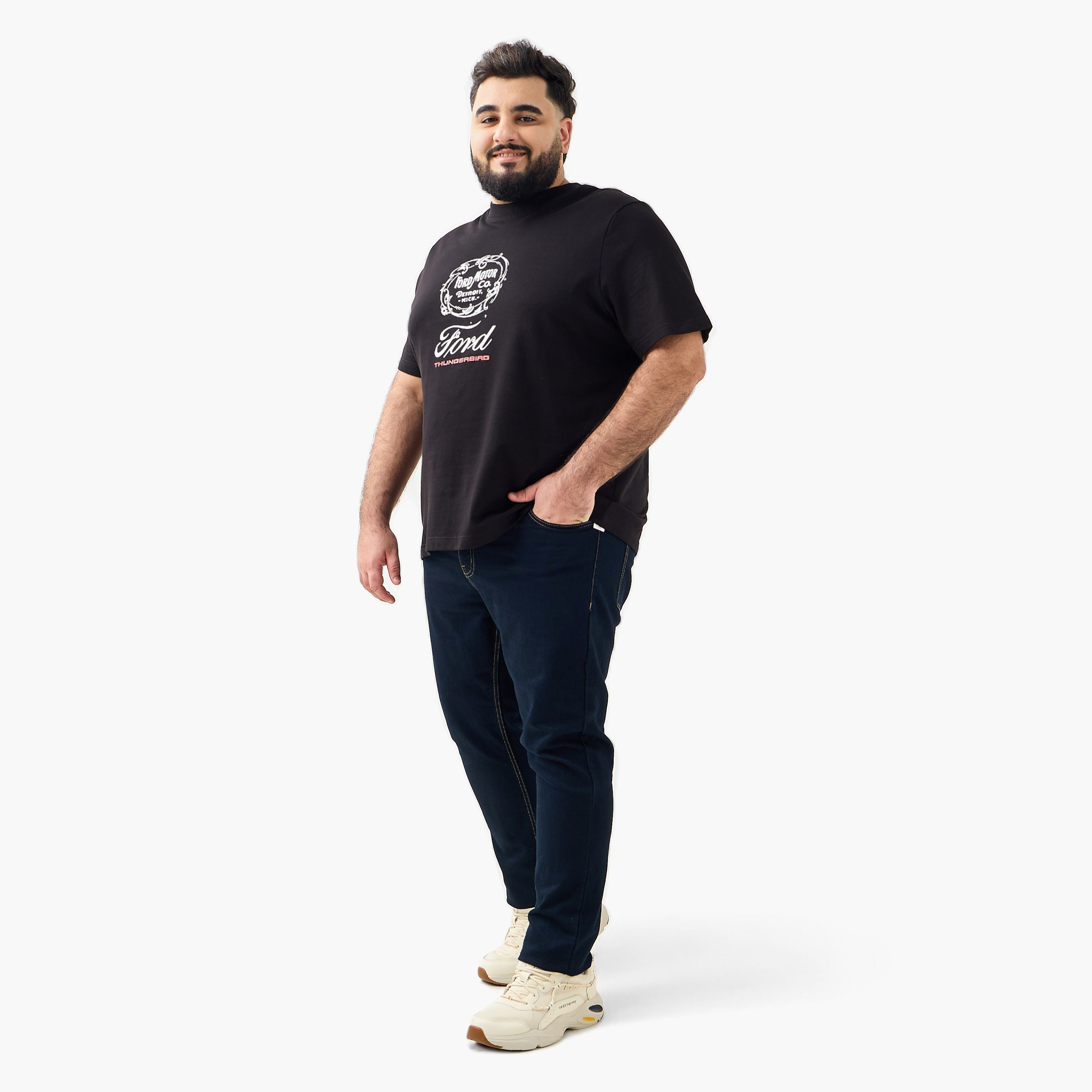 تيشيرت رجالي بطبعات فورد وياقة ضيقة وأكمام قصيرة-men-clothing-tshirtsandpolos-tshirts-image-2