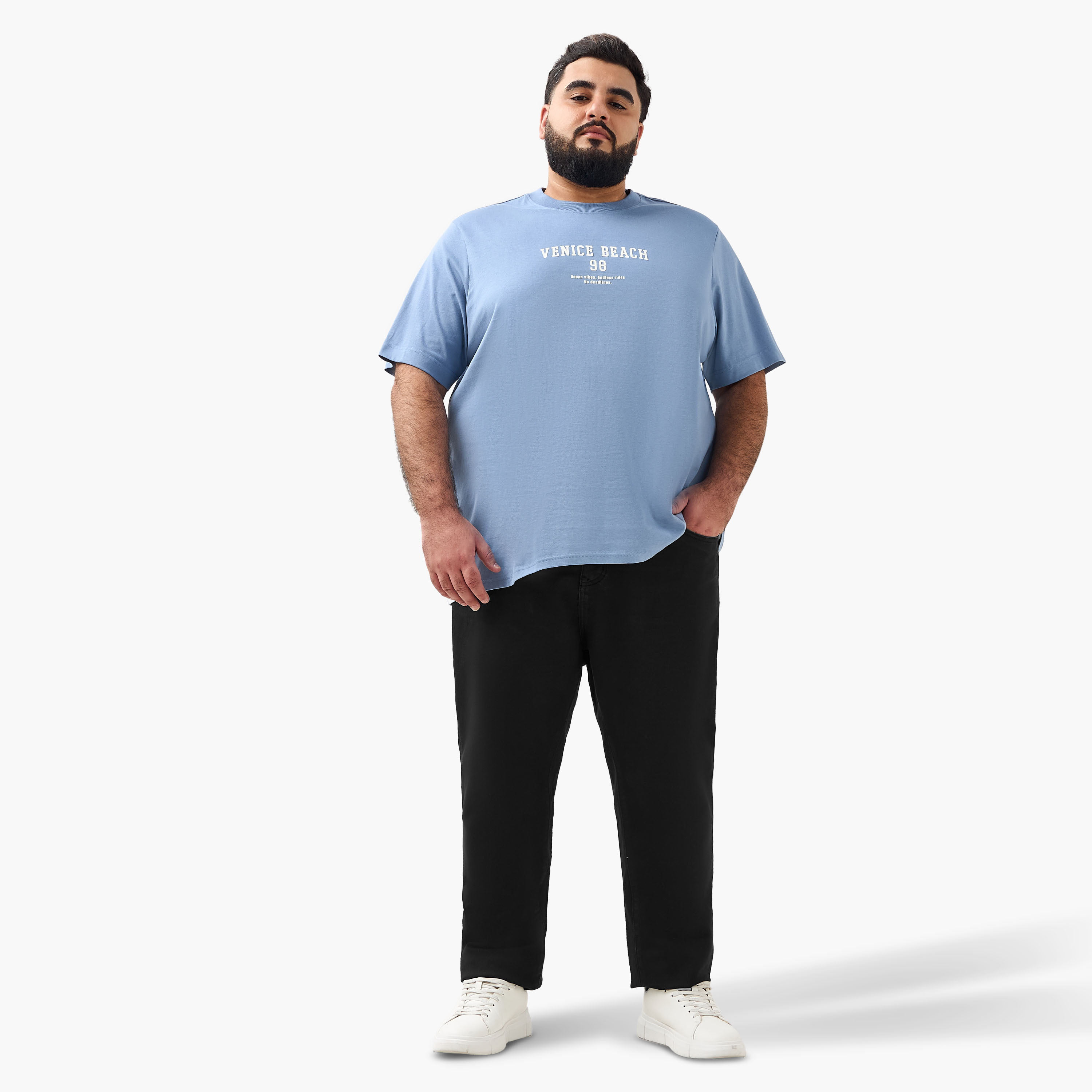 تيشيرت رجالي بطبعات شعار وقصة عادية وياقة ضيقة وأكمام قصيرة-men-clothing-tshirtsandpolos-tshirts-image-2