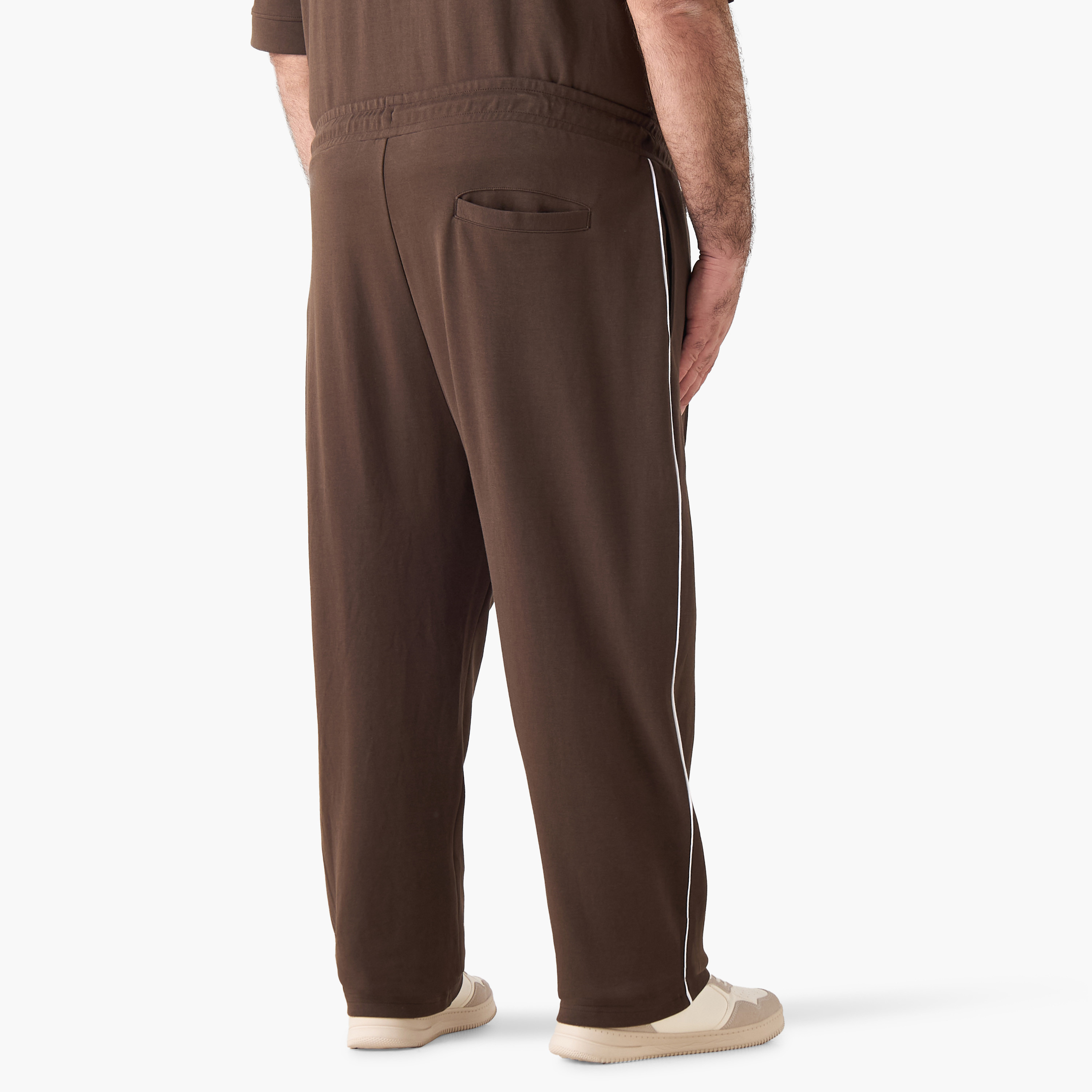 بنطلون رياضي بقصة مريحة ورباط إغلاق للرجال-men-clothing-bottoms-joggers-image-3