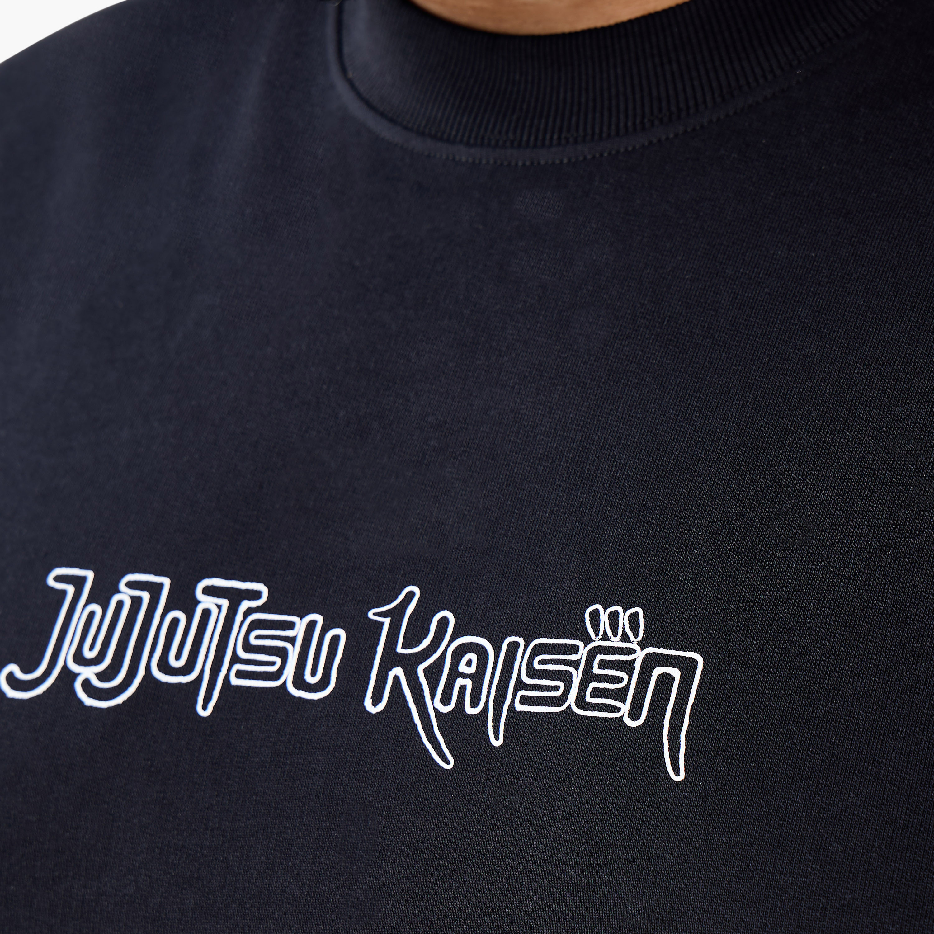 تيشيرت بقصة عادية بياقة ضيقة وأكمام قصيرة وطبعات للرجال-men-clothing-tshirtsandpolos-tshirts-image-6
