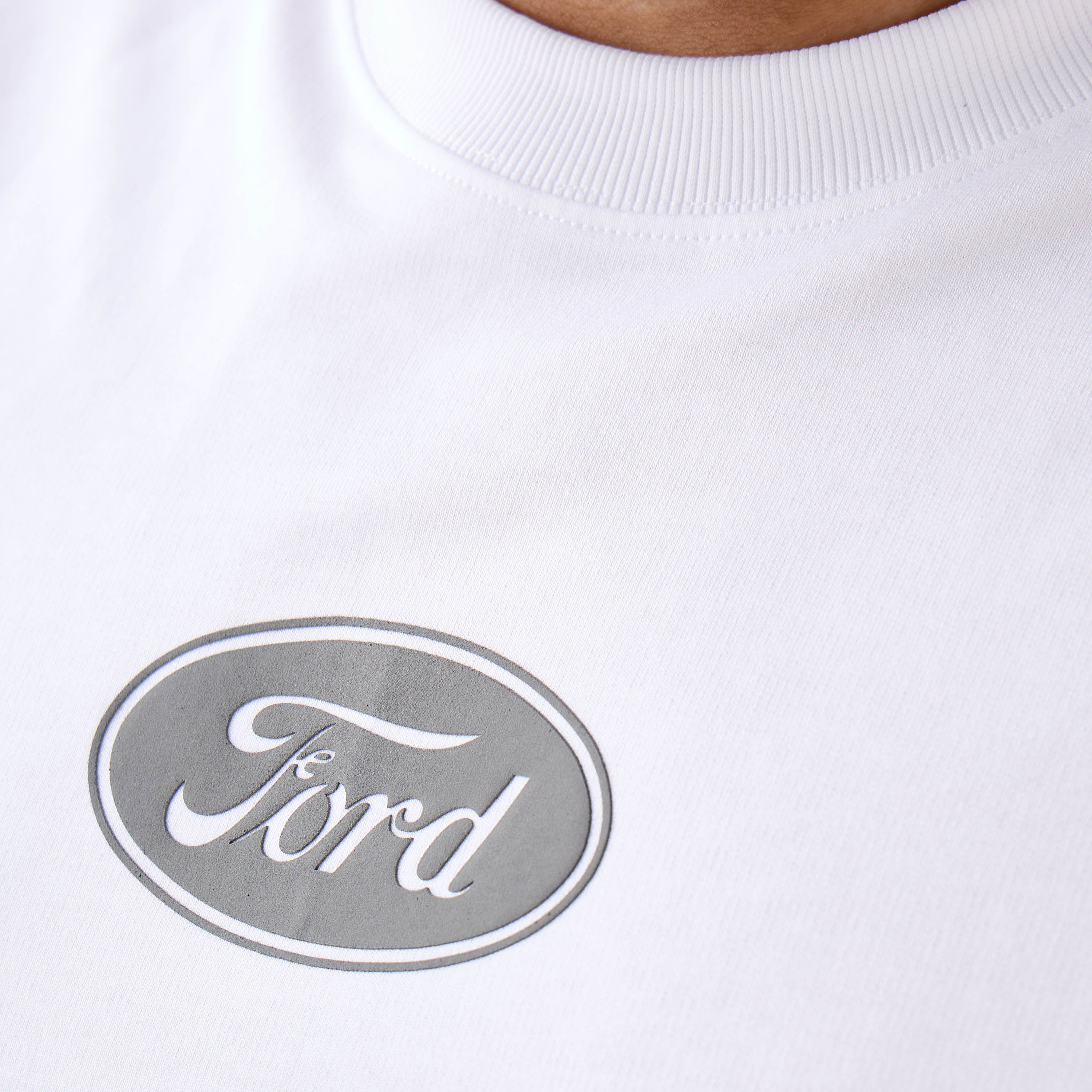 تيشيرت بقصة عادية وياقة ضيقة وأكمام قصيرة وطبعات للرجال-men-clothing-tshirtsandpolos-tshirts-image-6