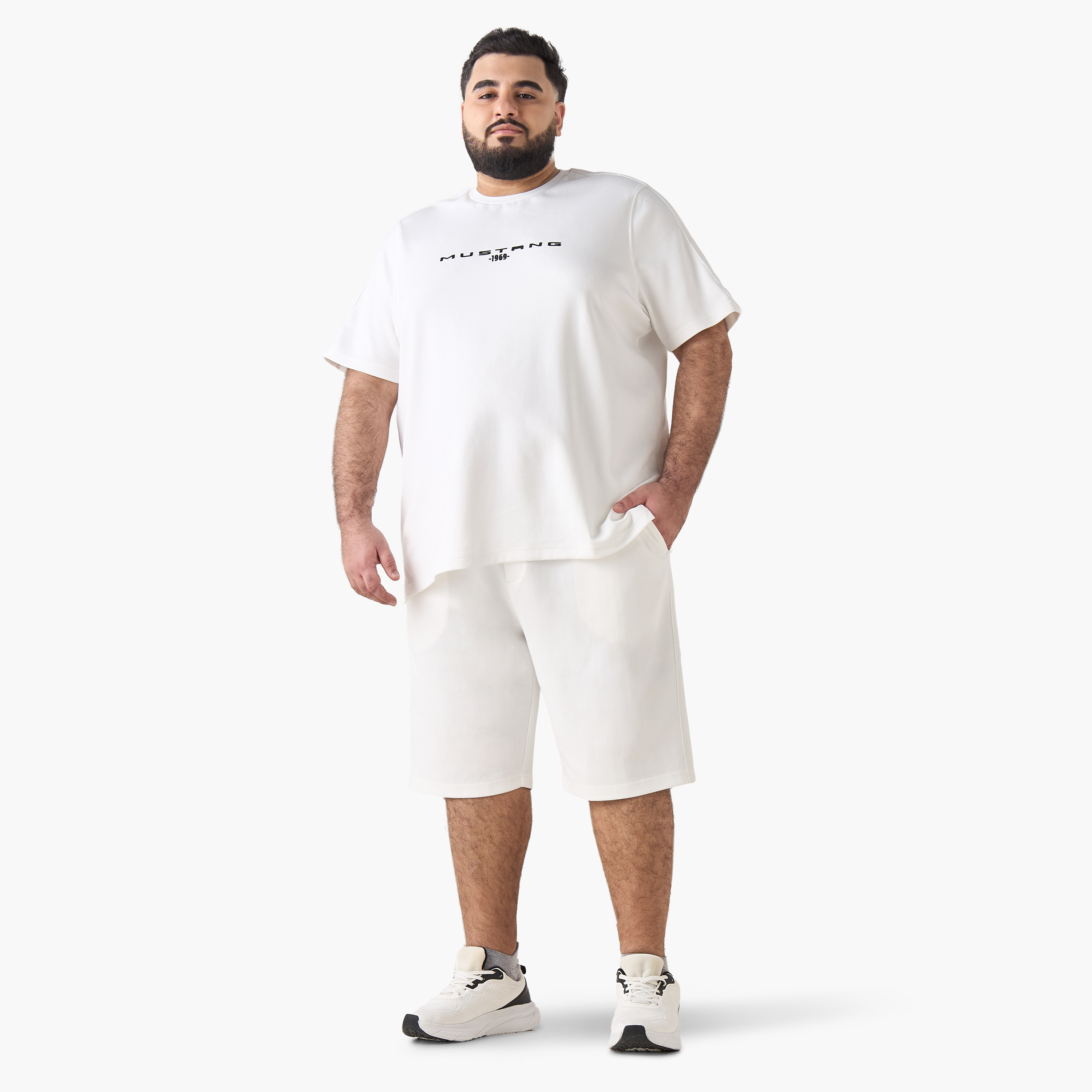 تيشيرت رجالي بطبعات وقصة عادية وياقة مستديرة وأكمام قصيرة-men-clothing-tshirtsandpolos-tshirts-image-4