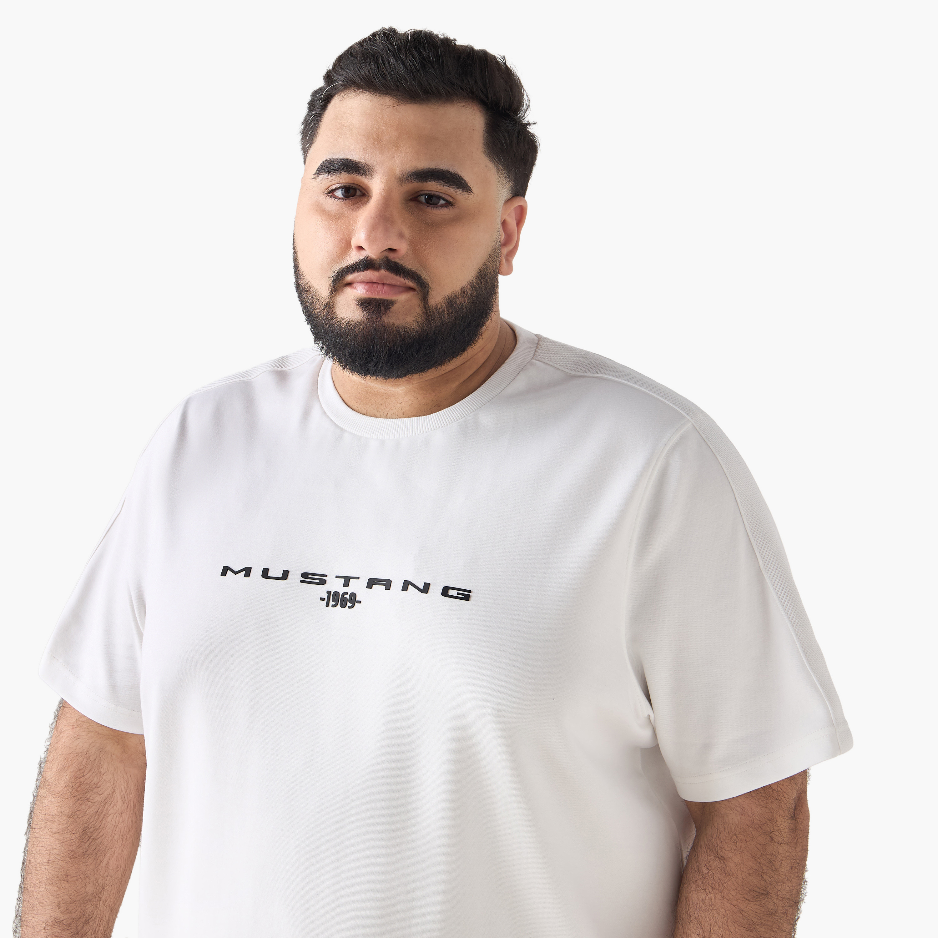 تيشيرت رجالي بطبعات وقصة عادية وياقة مستديرة وأكمام قصيرة-men-clothing-tshirtsandpolos-tshirts-image-2