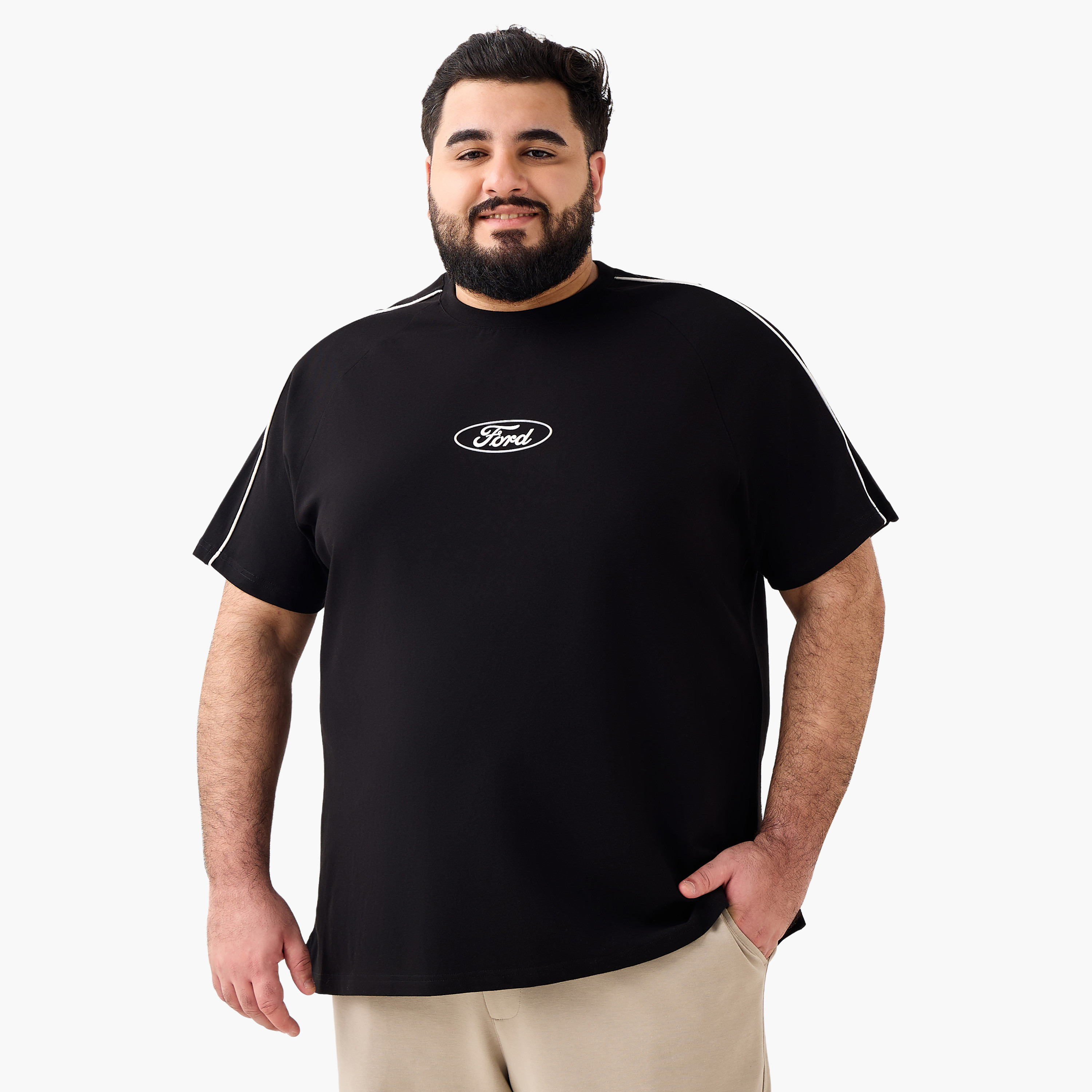 تيشيرت بقصة عادية وياقة ضيقة وأكمام قصيرة وطبعات للرجال-men-clothing-tshirtsandpolos-tshirts-image-2