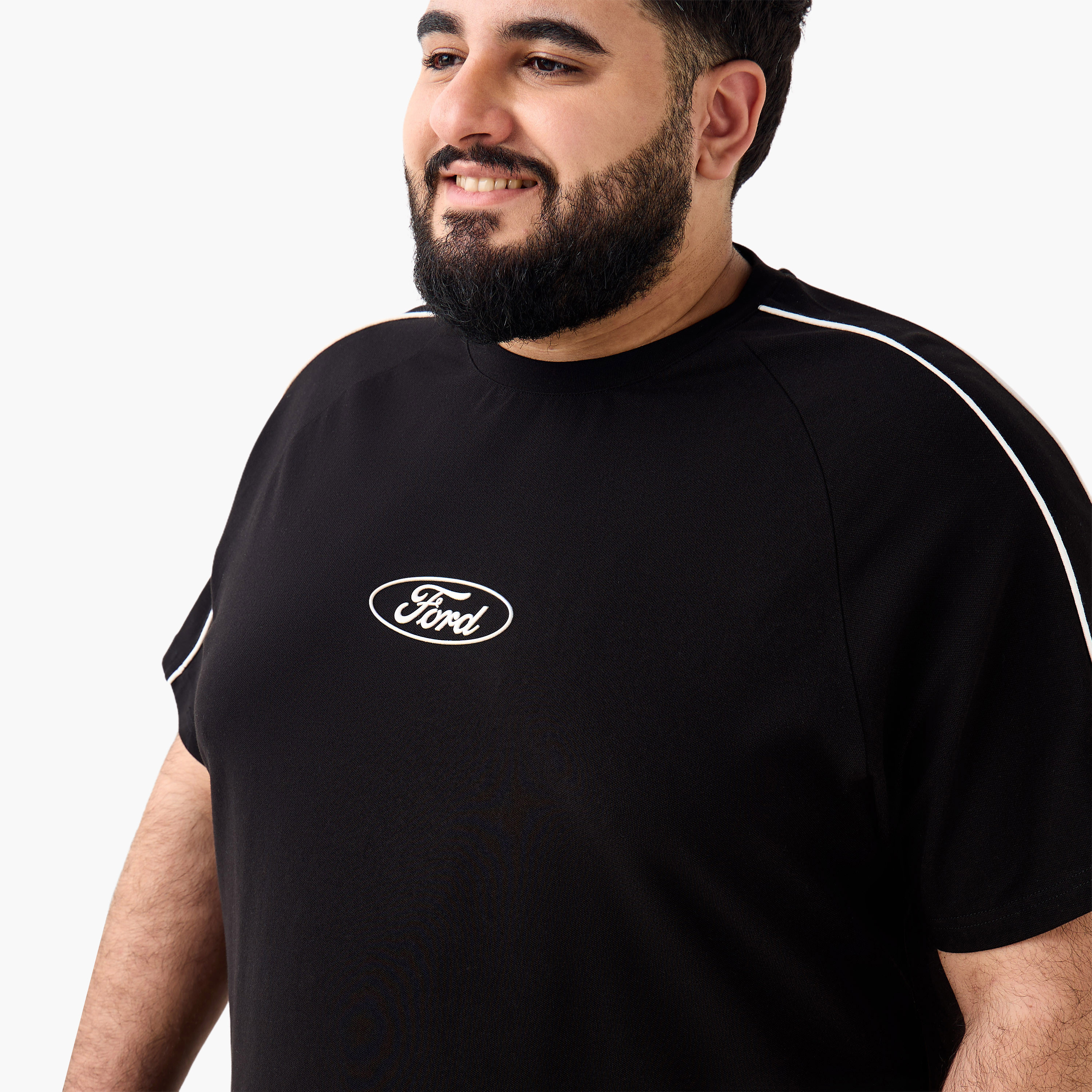تيشيرت بقصة عادية وياقة ضيقة وأكمام قصيرة وطبعات للرجال-men-clothing-tshirtsandpolos-tshirts-image-5