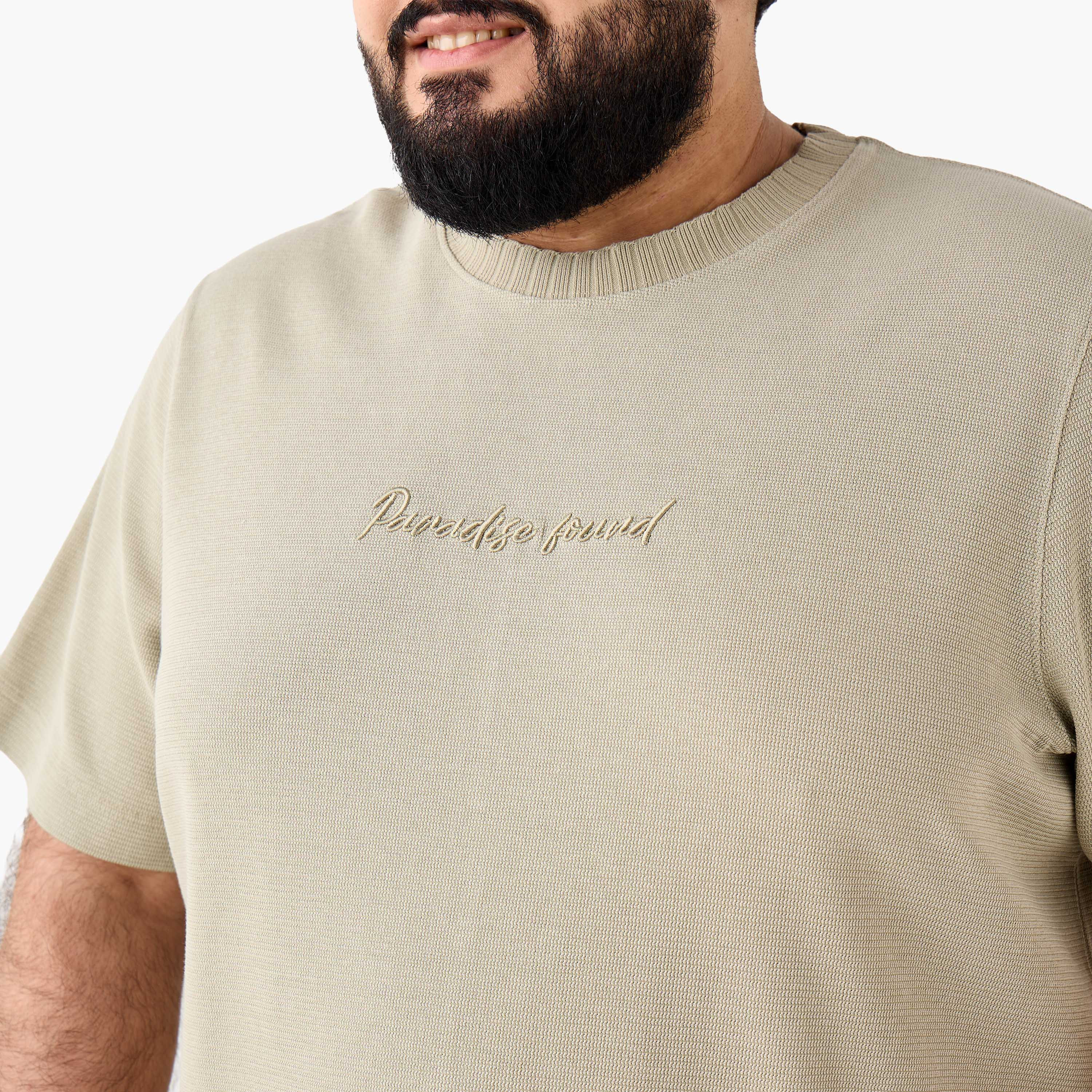 تيشيرت رجالي يتطريز شعار وقصة عادية وأكمام قصيرة وياقة ضيقة-men-clothing-tshirtsandpolos-tshirts-image-5
