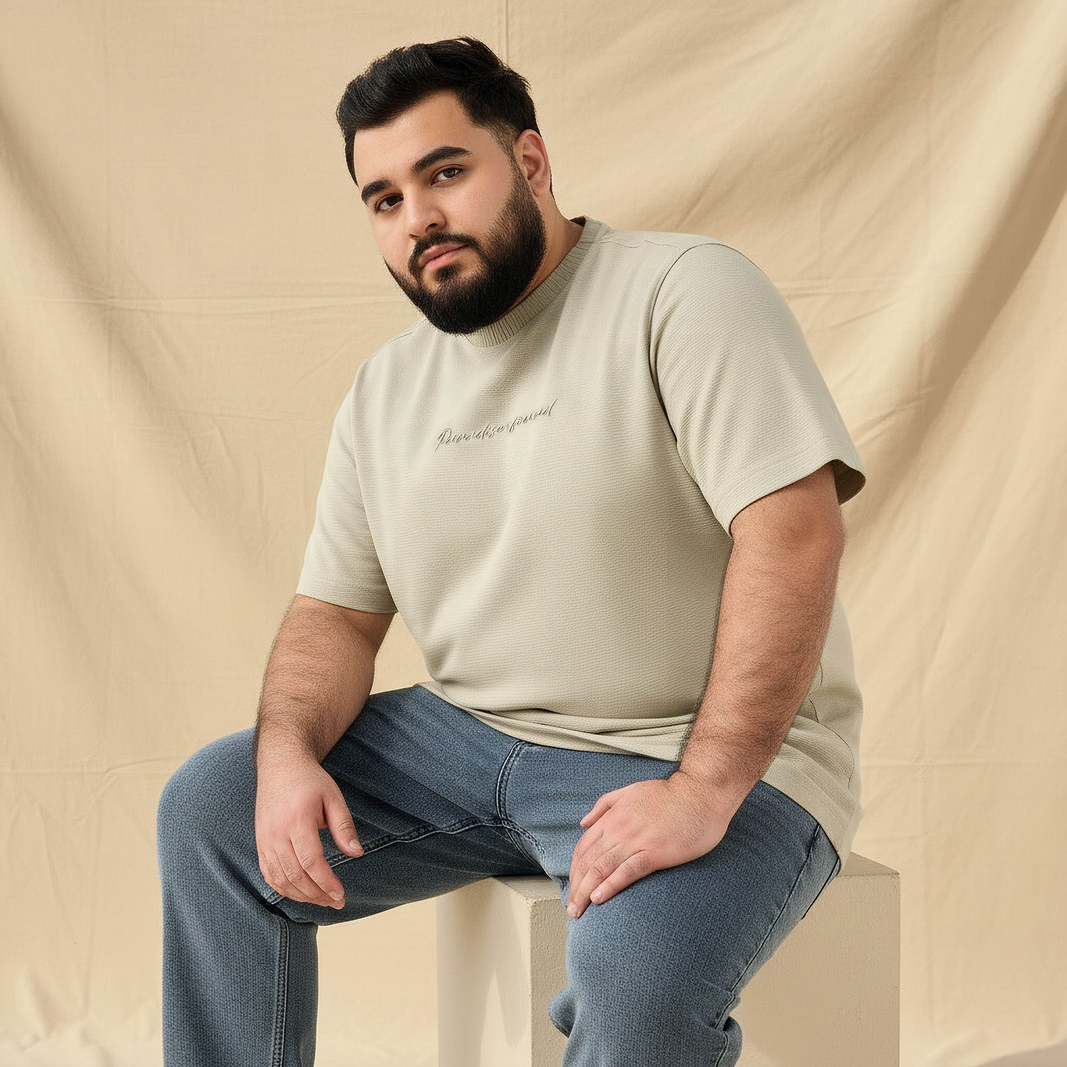 تيشيرت رجالي يتطريز شعار وقصة عادية وأكمام قصيرة وياقة ضيقة-men-clothing-tshirtsandpolos-tshirts-image-1
