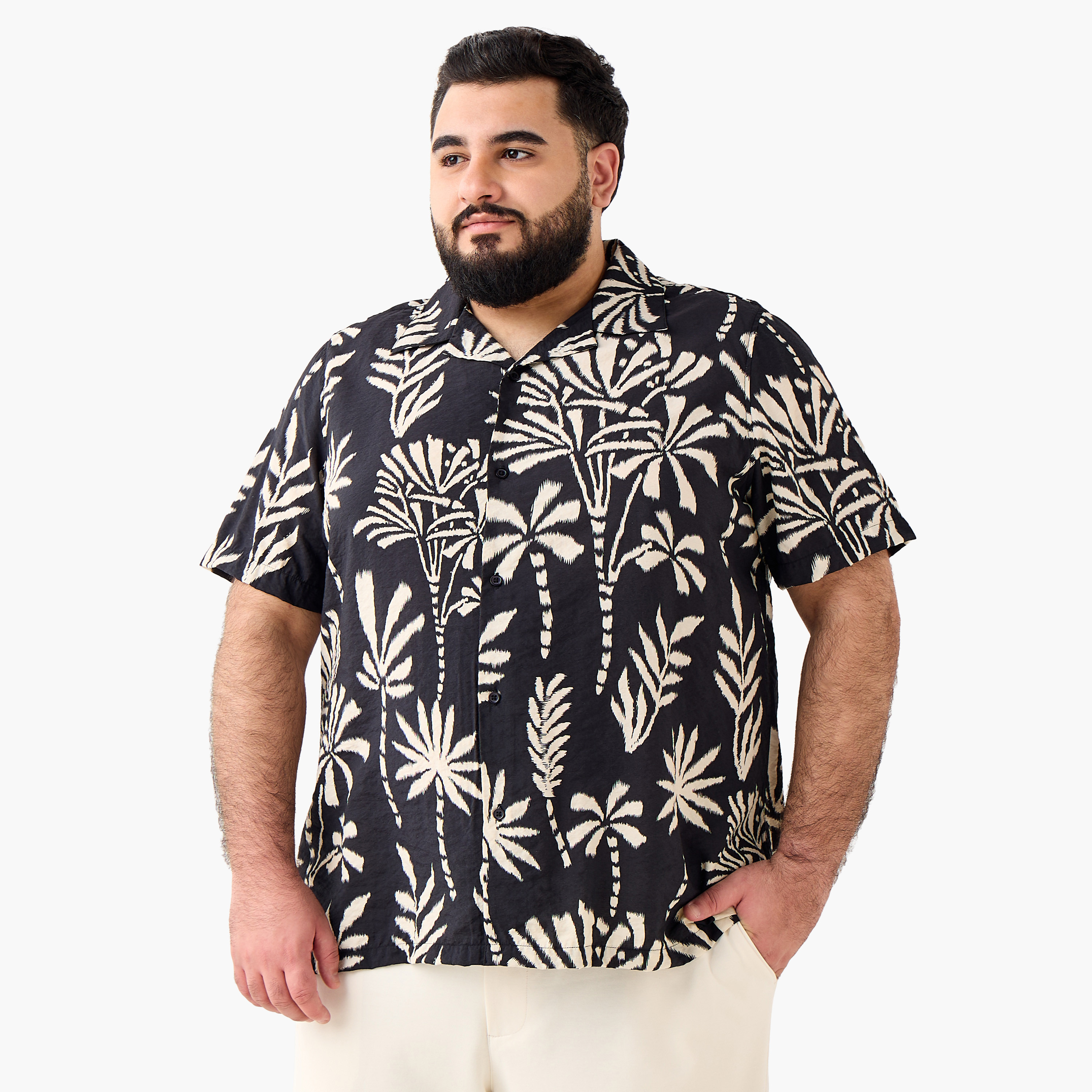 قميص رجالي بطبعات وياقة كامب وأكمام قصيرة-men-clothing-shirts-image-3