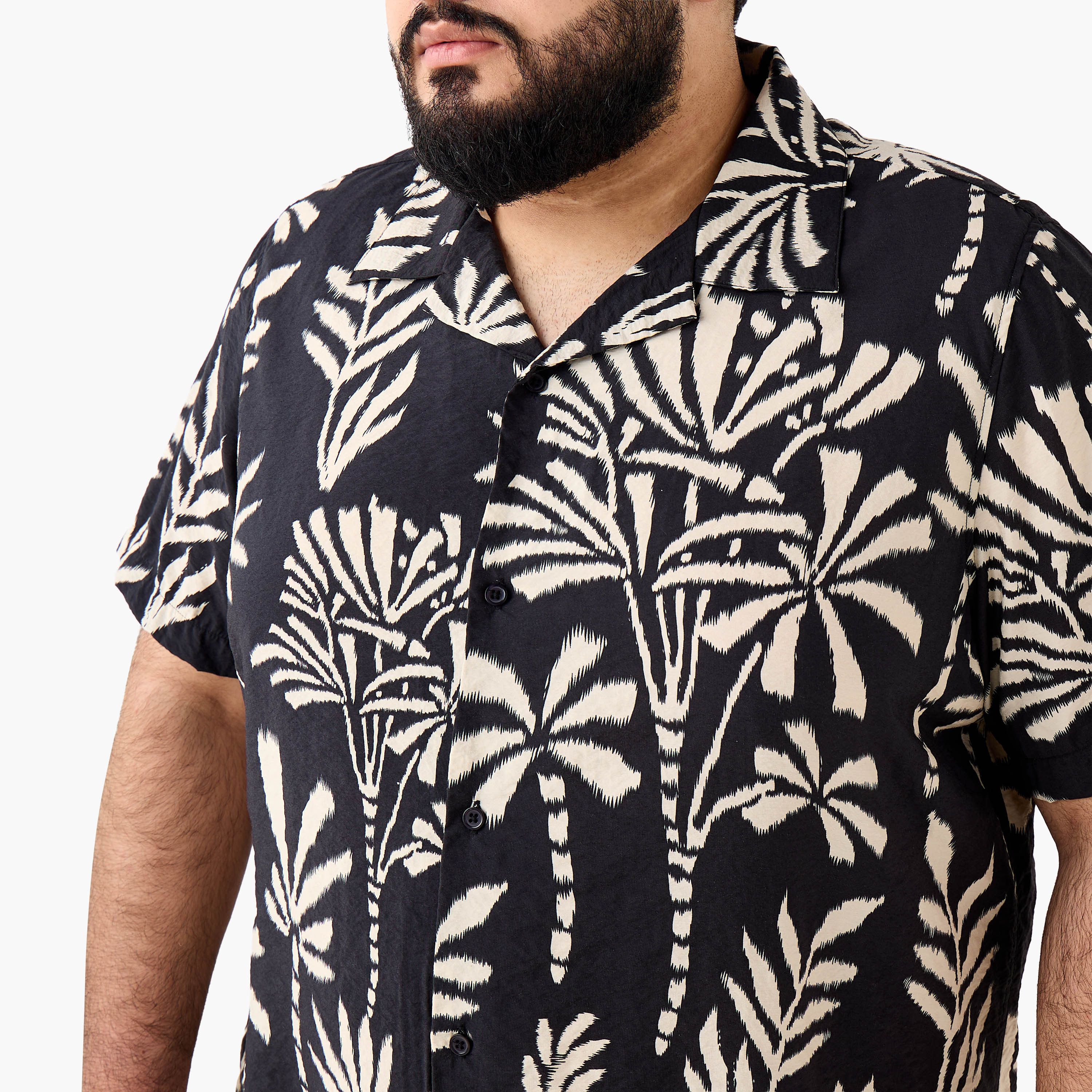 قميص رجالي بطبعات وياقة كامب وأكمام قصيرة-men-clothing-shirts-image-6