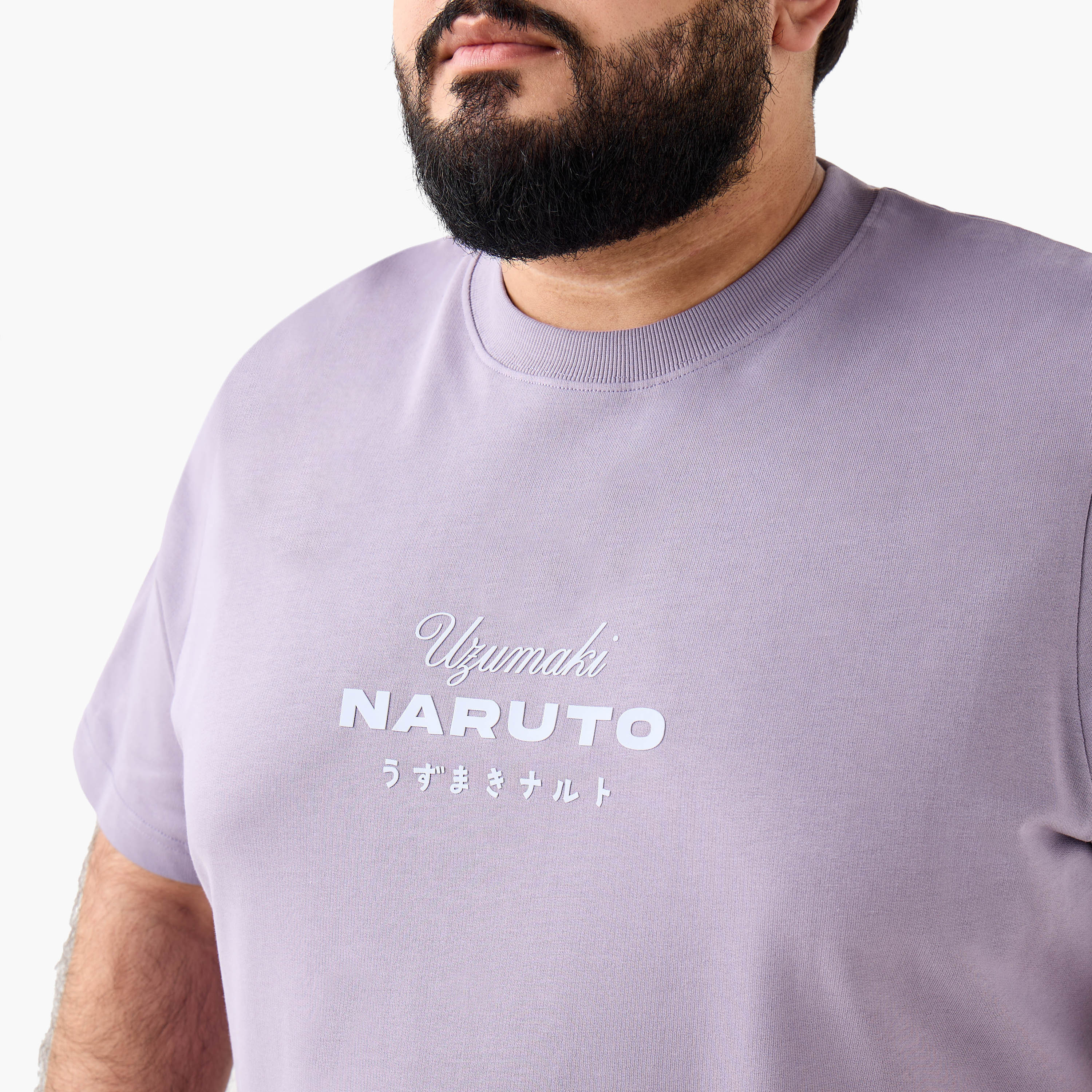 تيشيرت بقصة عادية وياقة ضيقة وأكمام قصيرة وطبعات للرجال-men-clothing-tshirtsandpolos-tshirts-image-5