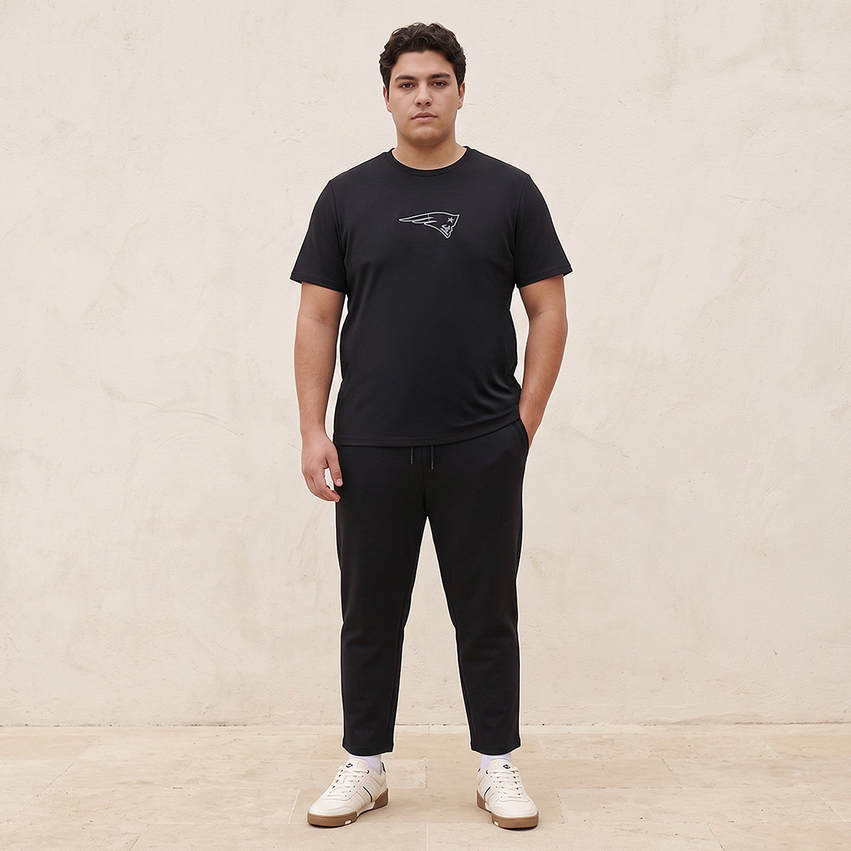 تيشيرت مقاس كبير بياقة ضيقة وأكمام قصيرة نيو إنجلاند باتريوتس من سبلاش ماكسيم-men-clothing-tshirtsandpolos-tshirts-image-2