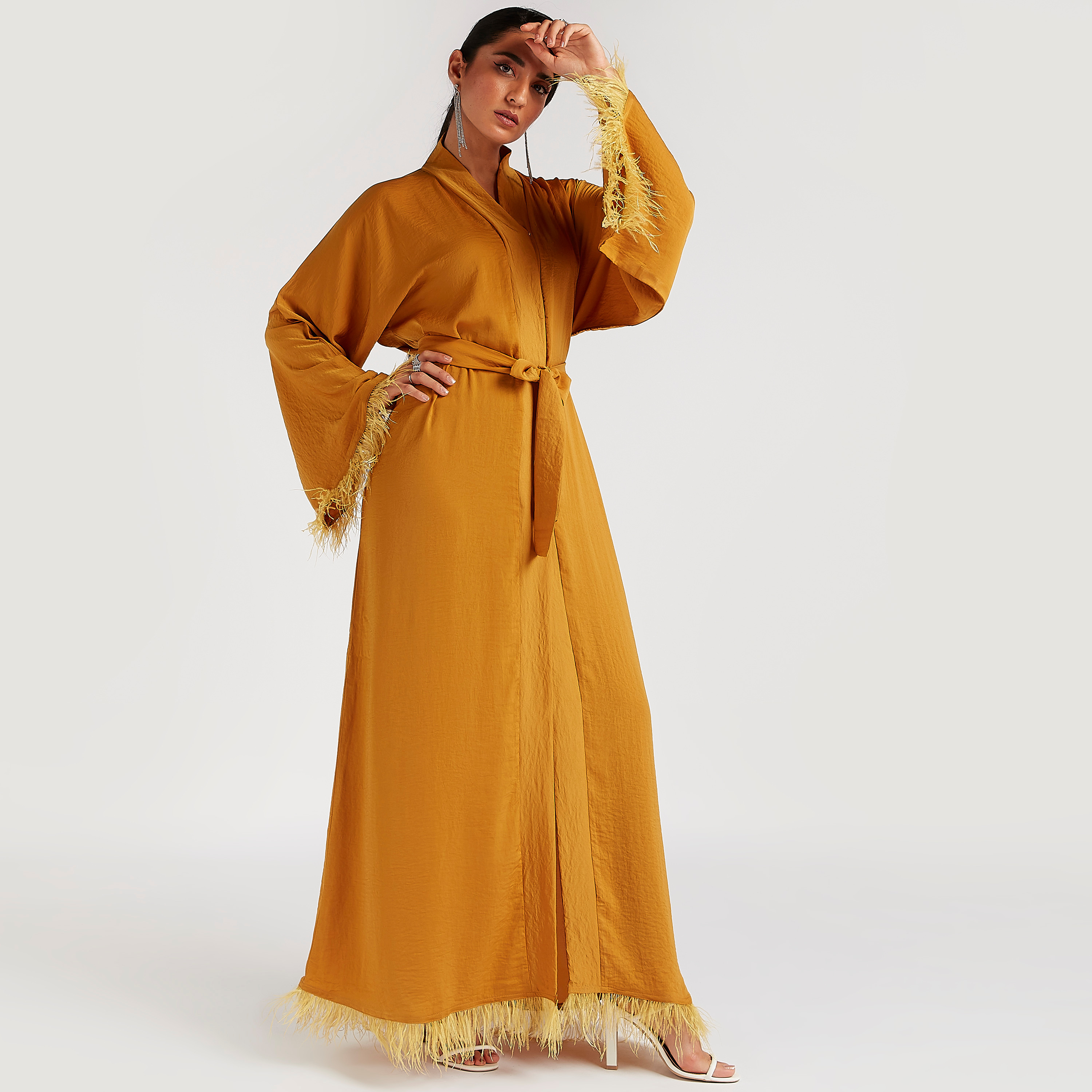 عباية سادة بياقة V وأكمام طويلة مع شراشيب-women-arabicclothing-abayas-image-1