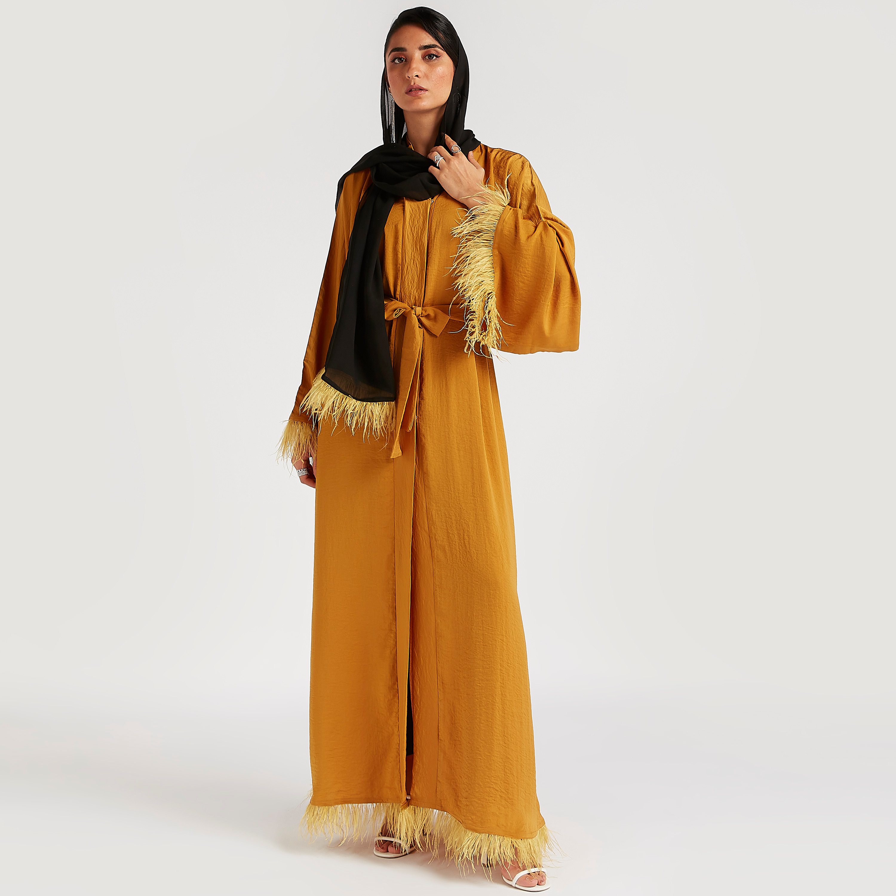 عباية سادة بياقة V وأكمام طويلة مع شراشيب-women-arabicclothing-abayas-image-3