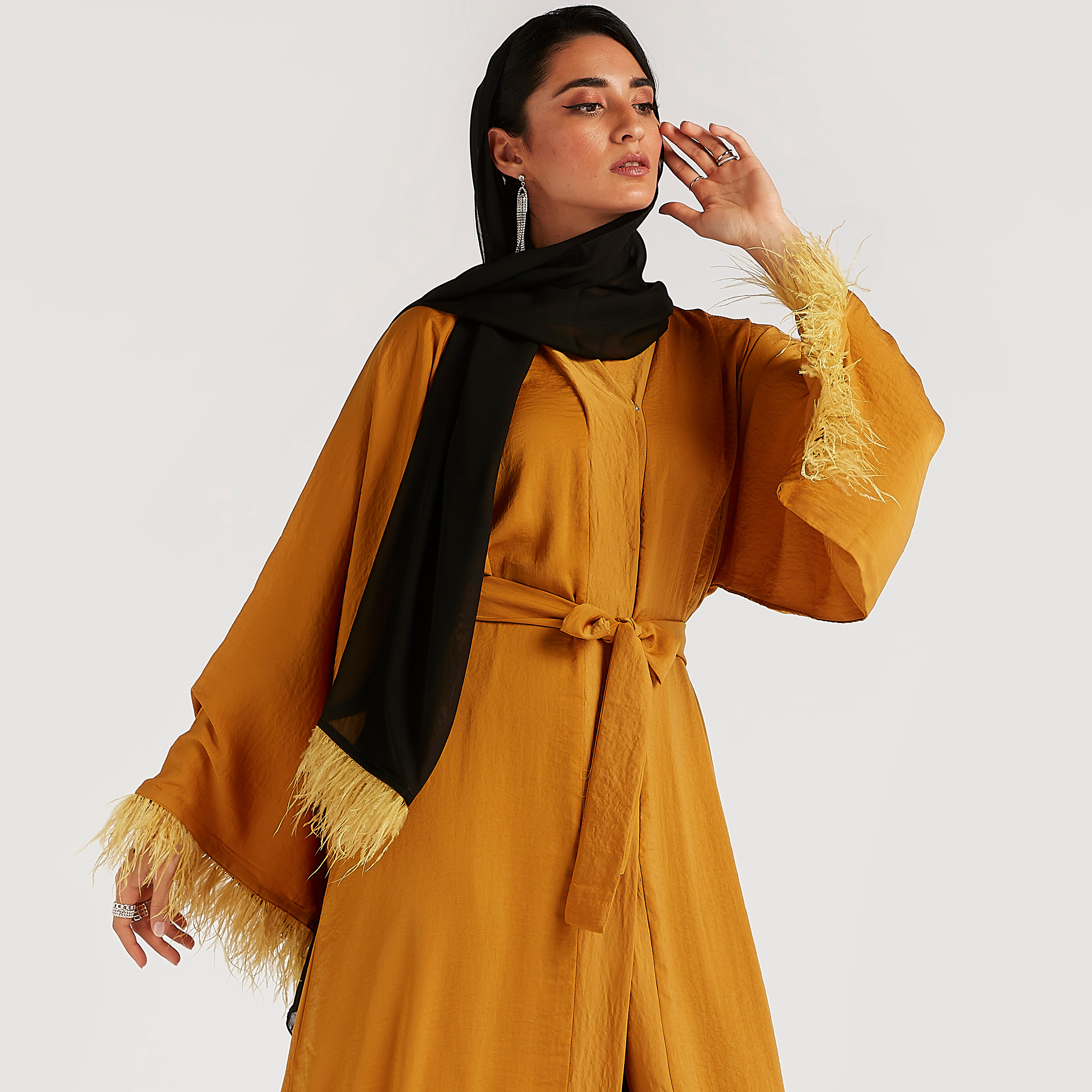 عباية سادة بياقة V وأكمام طويلة مع شراشيب-women-arabicclothing-abayas-image-6