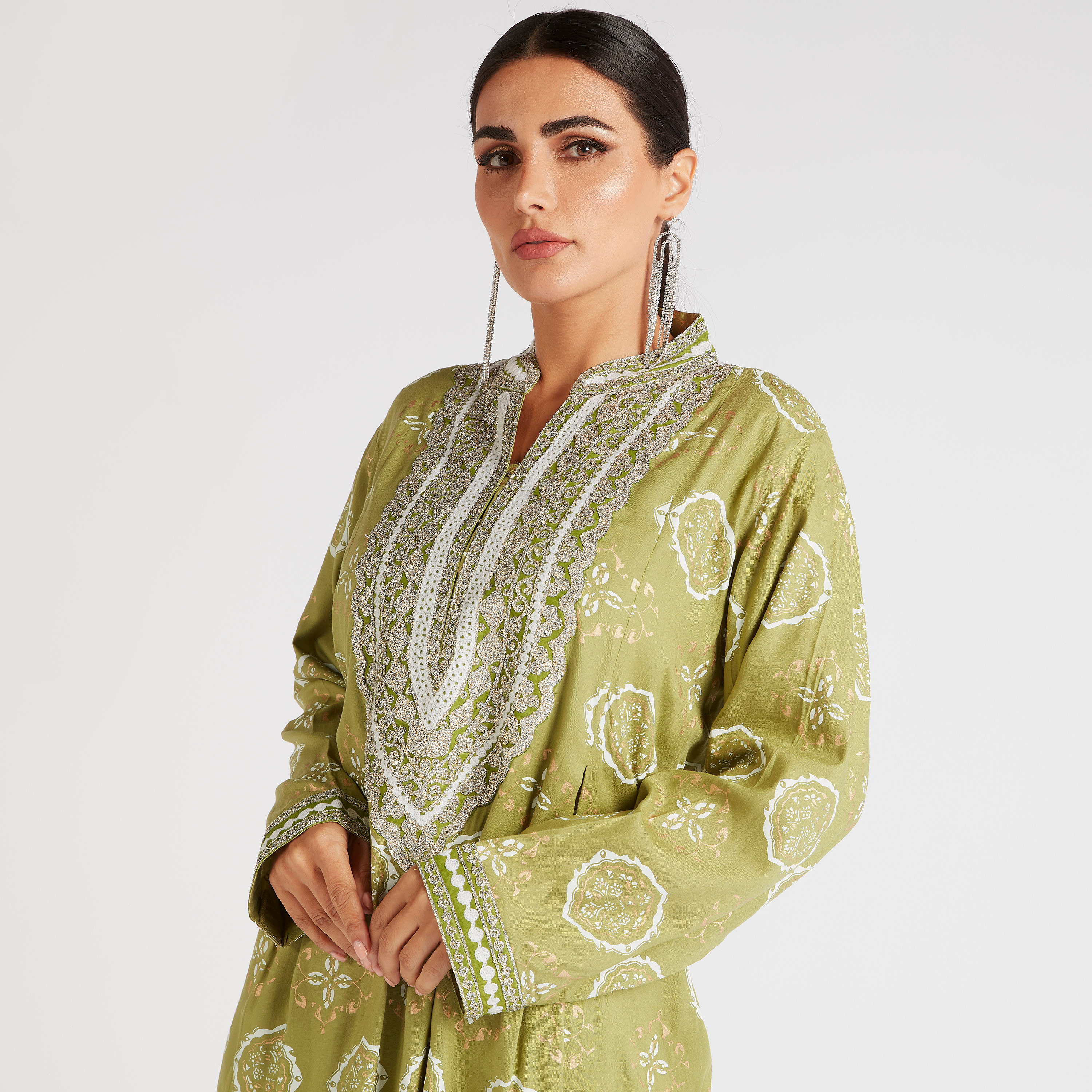 جلابية منقوشة بياقة مطرزة-women-arabicclothing-abayas-image-7