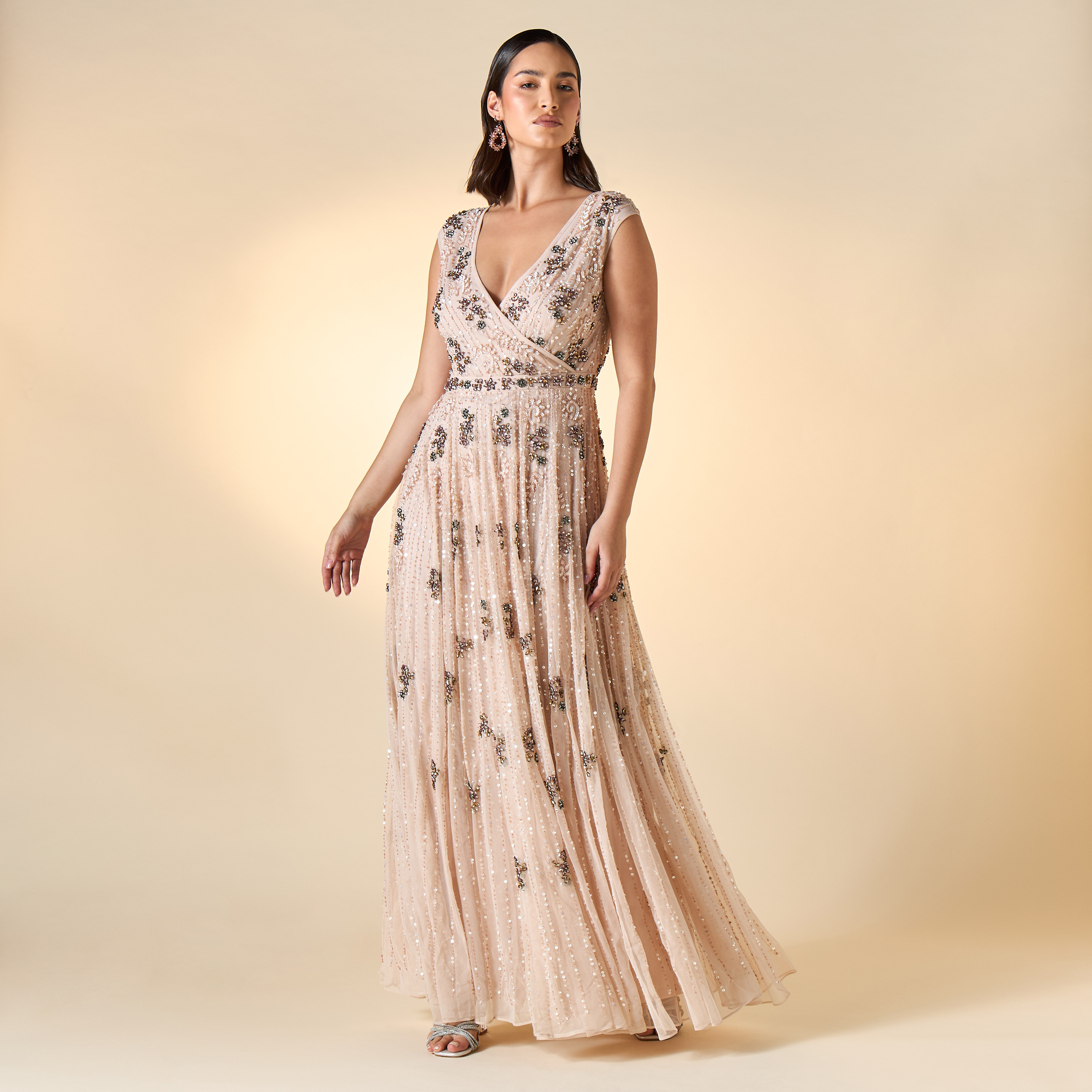 فستان مزيّن دون أكمام بياقة بلانج من أميليا روز-women-clothing-dresses-image-1