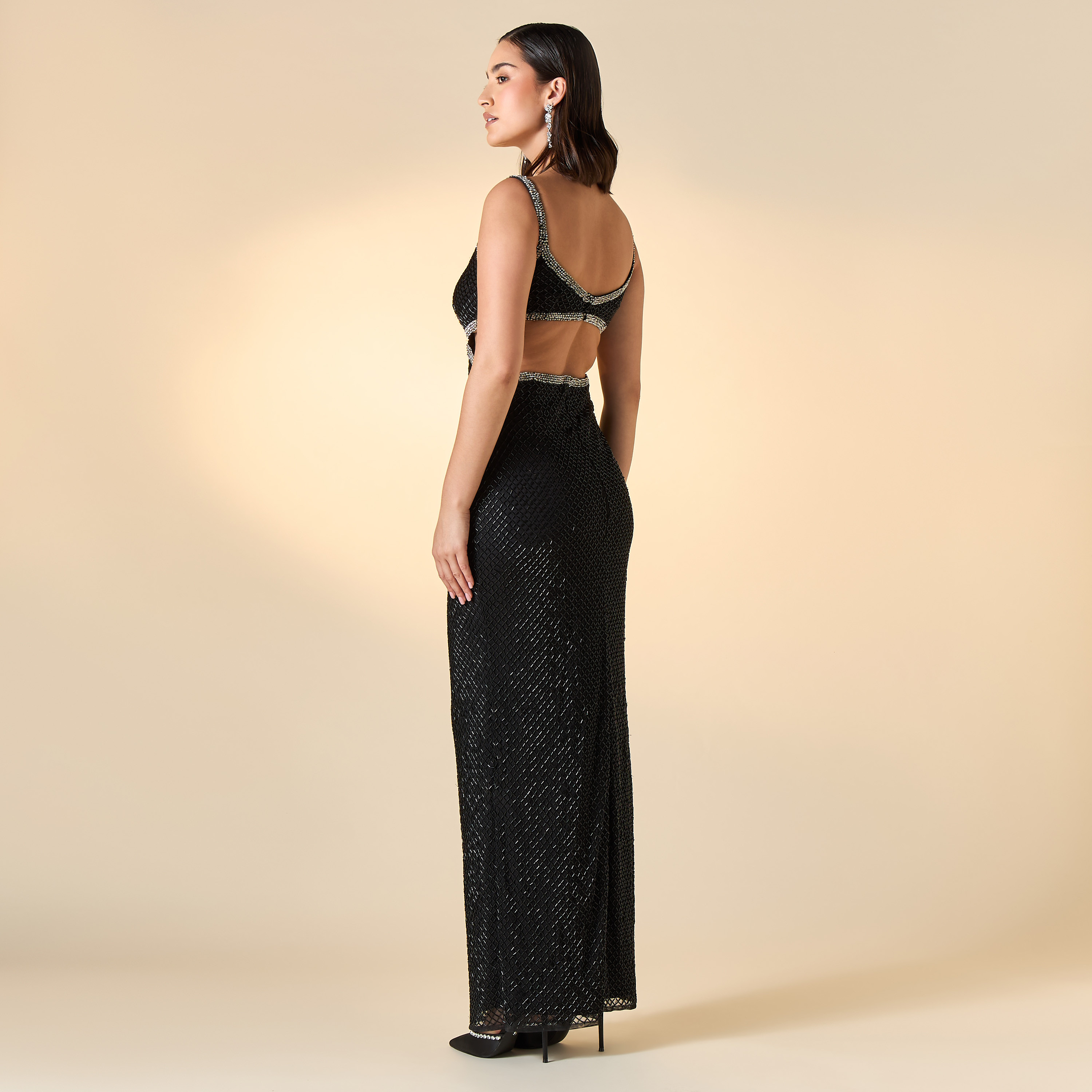 فستان ماكسي مزيّن بحمّالات وتفاصيل مفرغة من أميليا روز-women-clothing-dresses-image-2