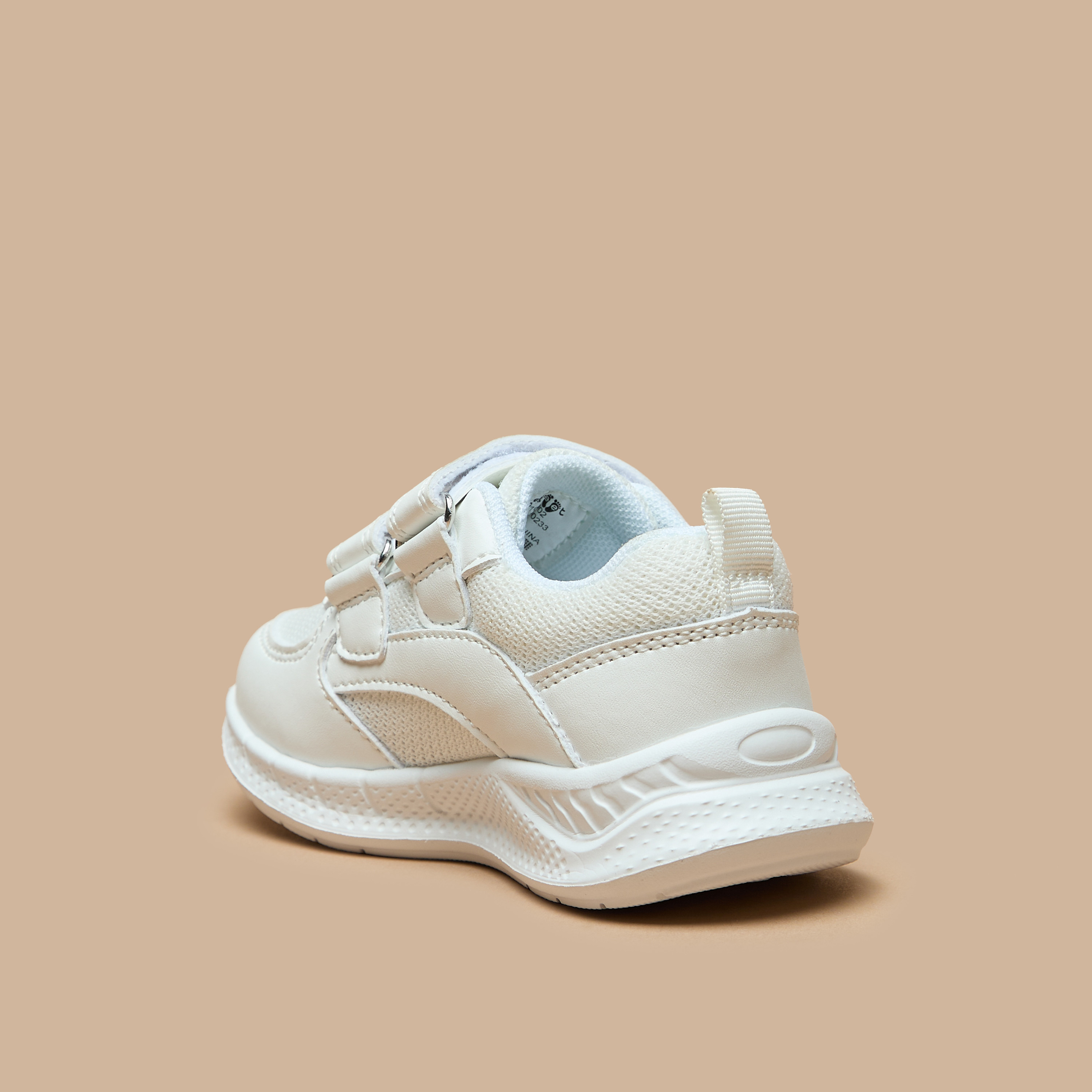 حذاء سنيكرز بشريط إغلاق لاصق وتفاصيل شبكية للأطفال من بيرفيت-boys-shoes-sneakers-image-4