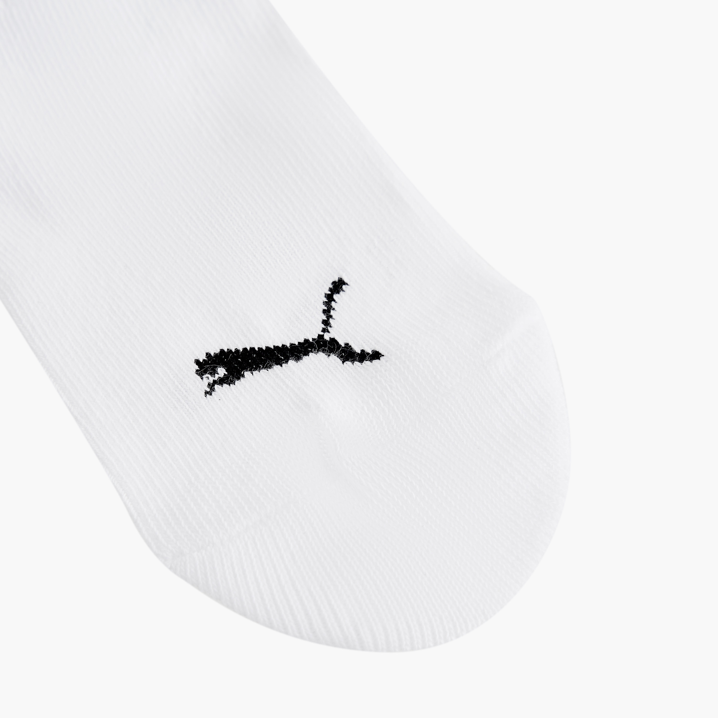 طقم جوارب 3 أزواج بطول الكاحل وبتفاصيل شعار من بوما-sports-boys-accessories-image-3