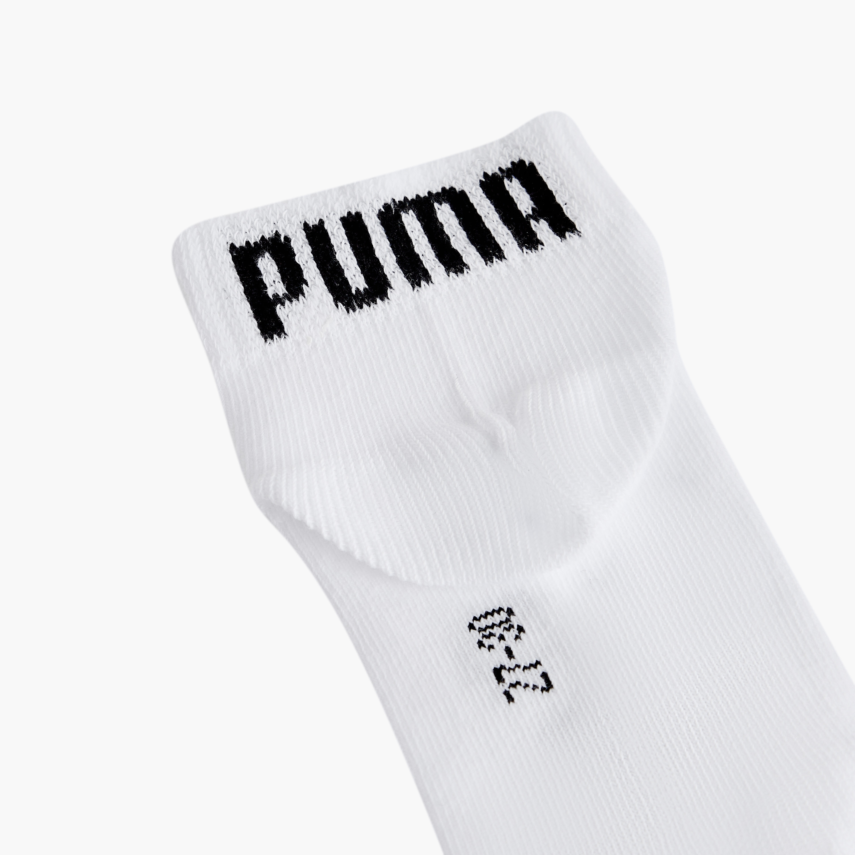 طقم جوارب 3 أزواج بطول الكاحل وبتفاصيل شعار من بوما-sports-boys-accessories-image-5