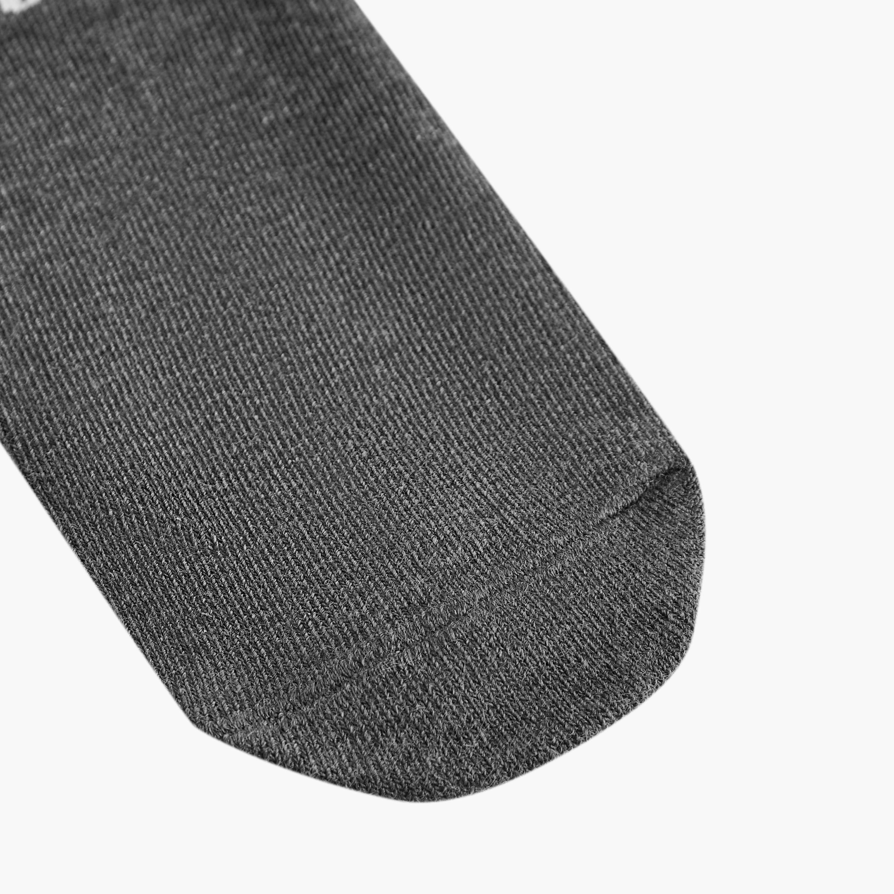 طقم جوارب 3 أزواج بطول الكاحل وبطبعات شعار من بوما-men-socks-image-3
