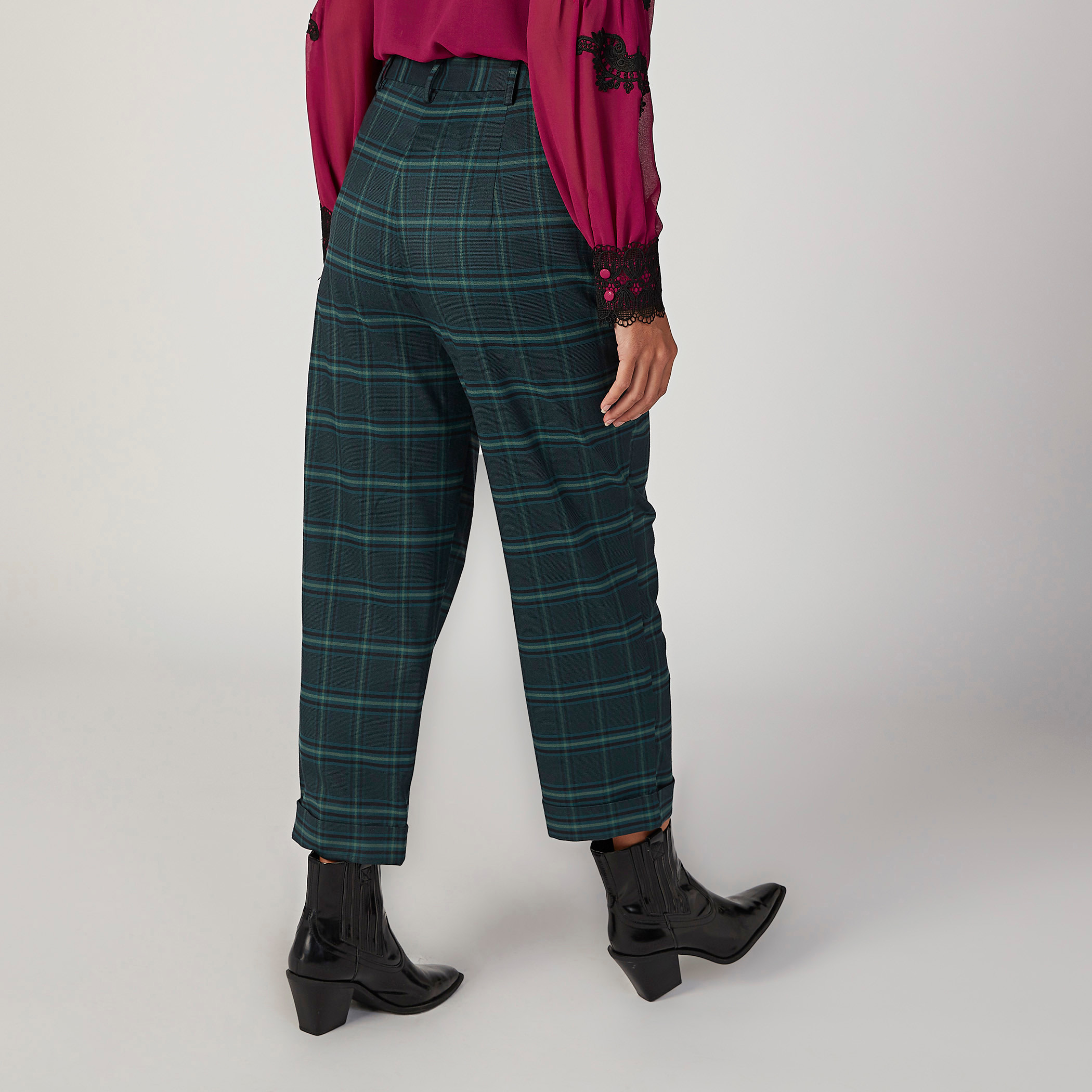 بنطلون كاروهات بخصر مطّاطي متوسّط الارتفاع وتفاصيل جيوب-women-clothing-trousers-image-4