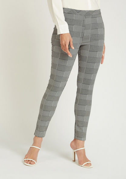Slim Fit Printed Mid-Rise Trousers with Zip Closure