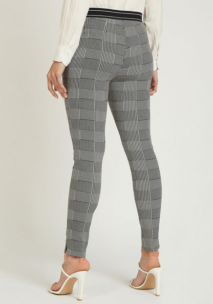 Slim Fit Printed Mid-Rise Trousers with Zip Closure
