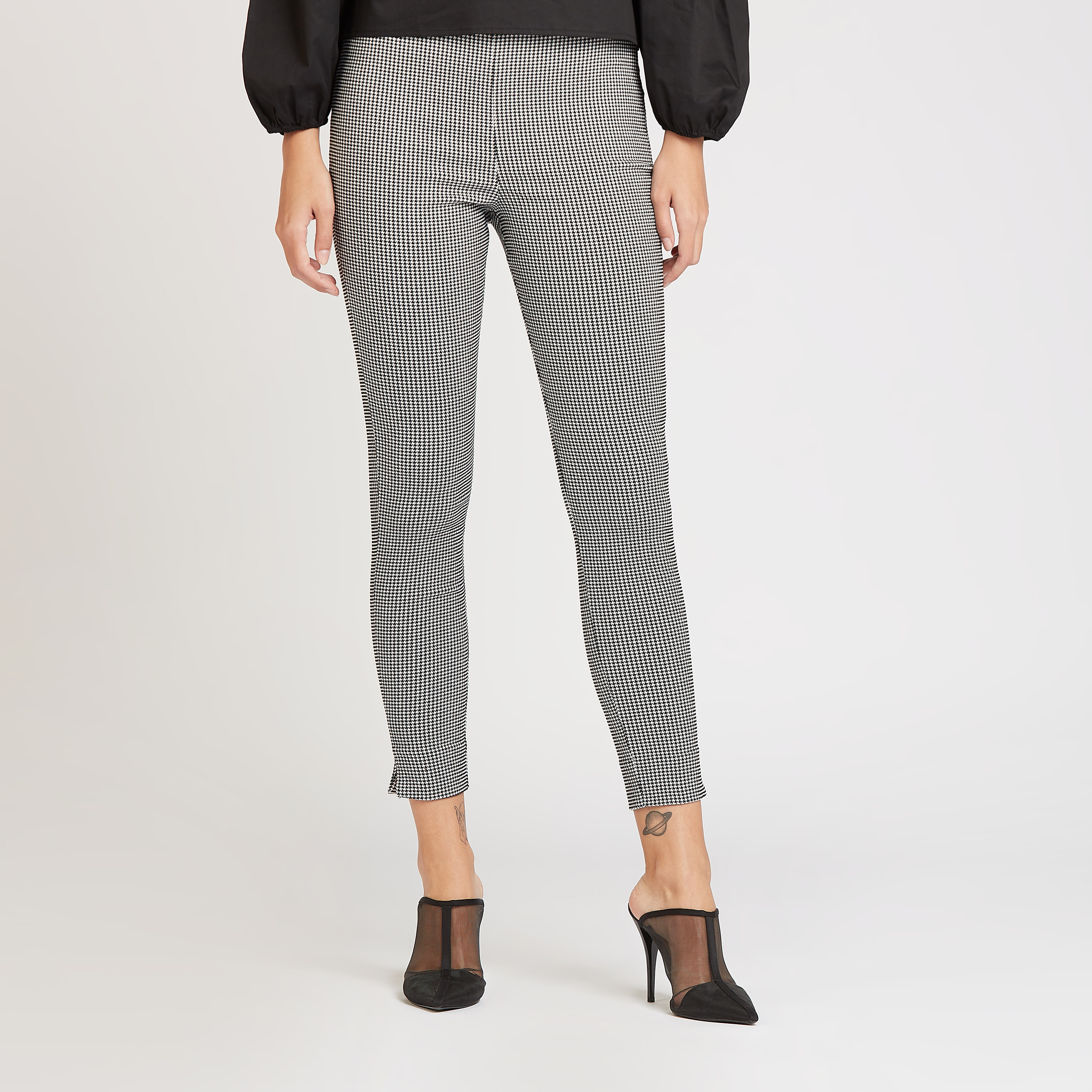 بنطلون قصير سليم  بخصر مطاطي متوسط الارتفاع وطبعات-women-clothing-trousers-image-1