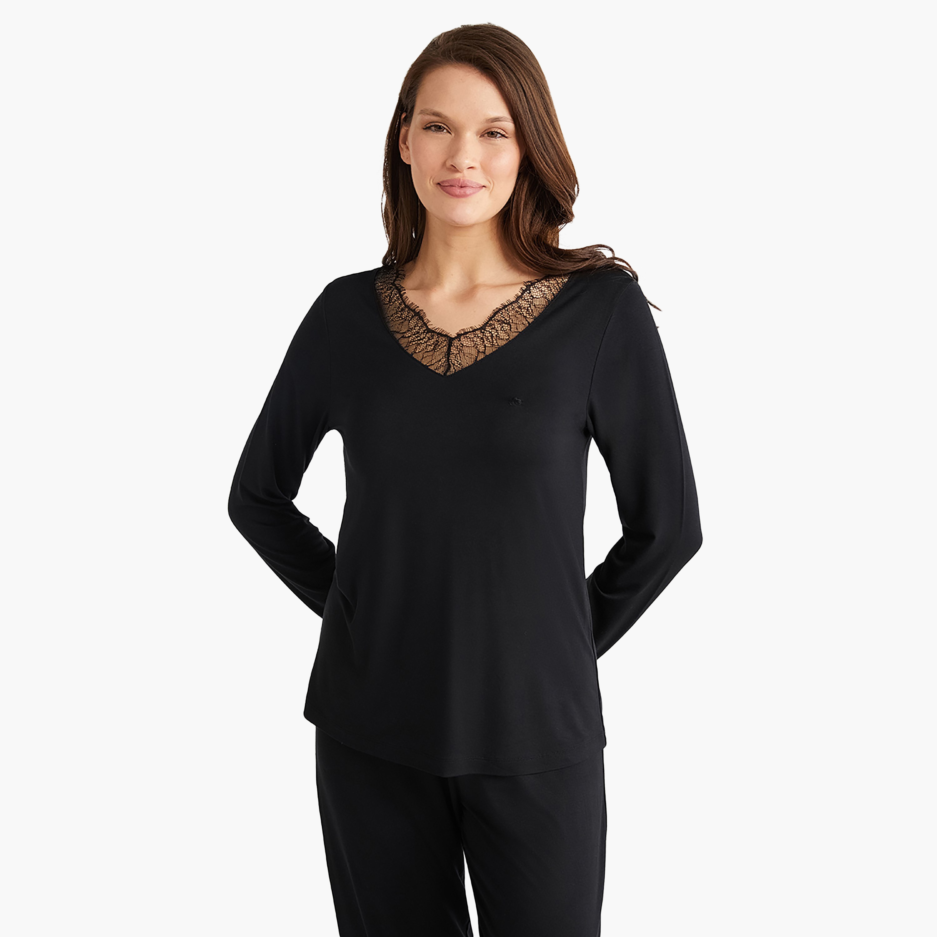 طقم بيجامة مع تي شيرت بفتحة رقبة V وتفاصيل دانتيل وبيجامة نسائية من بيني موود-women-clothing-nightwear-pyjamas-longsets-image-3