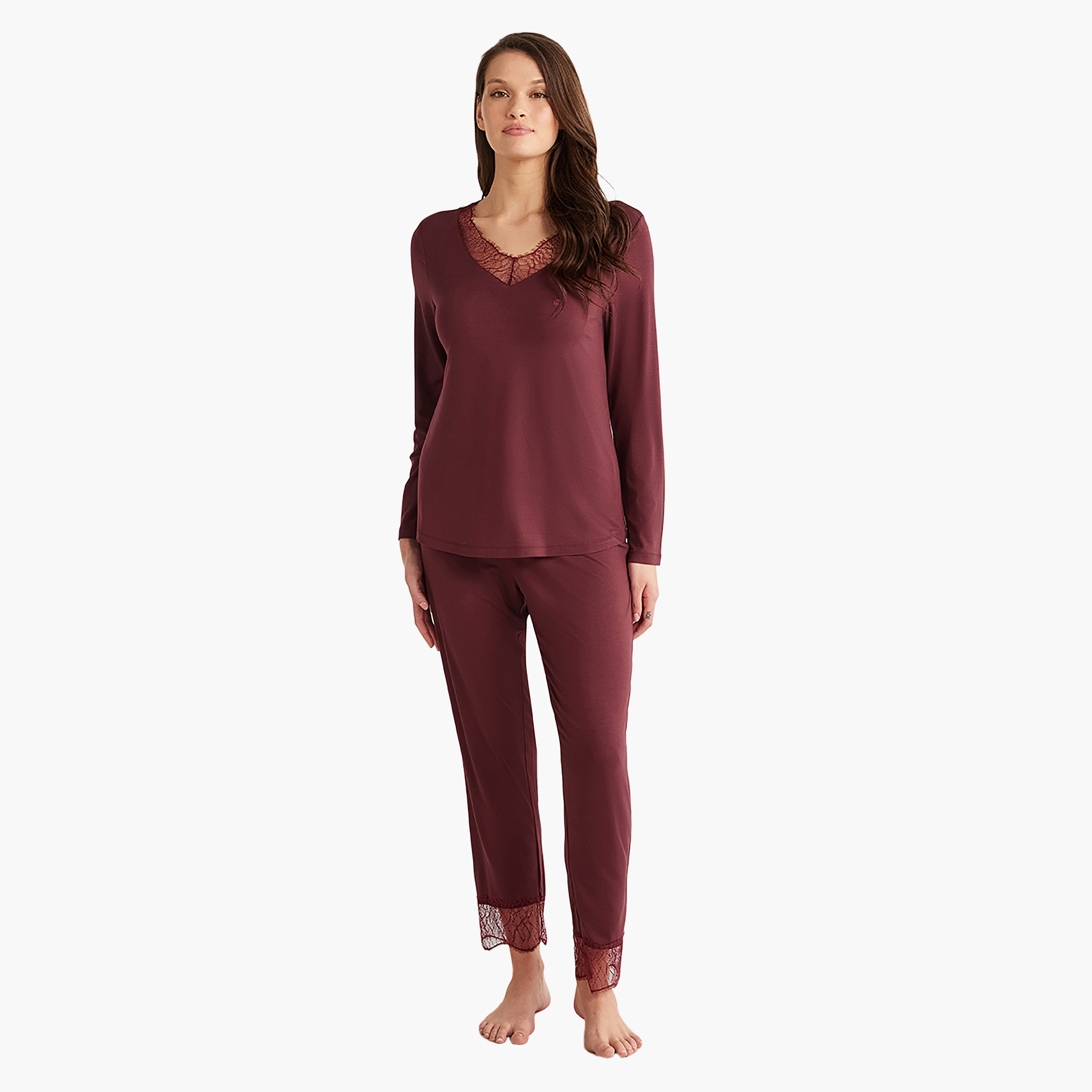 طقم بيجامة مع تي شيرت بفتحة رقبة V وتفاصيل دانتيل وبيجامة نسائية من بيني موود-women-clothing-nightwear-pyjamas-longsets-image-5
