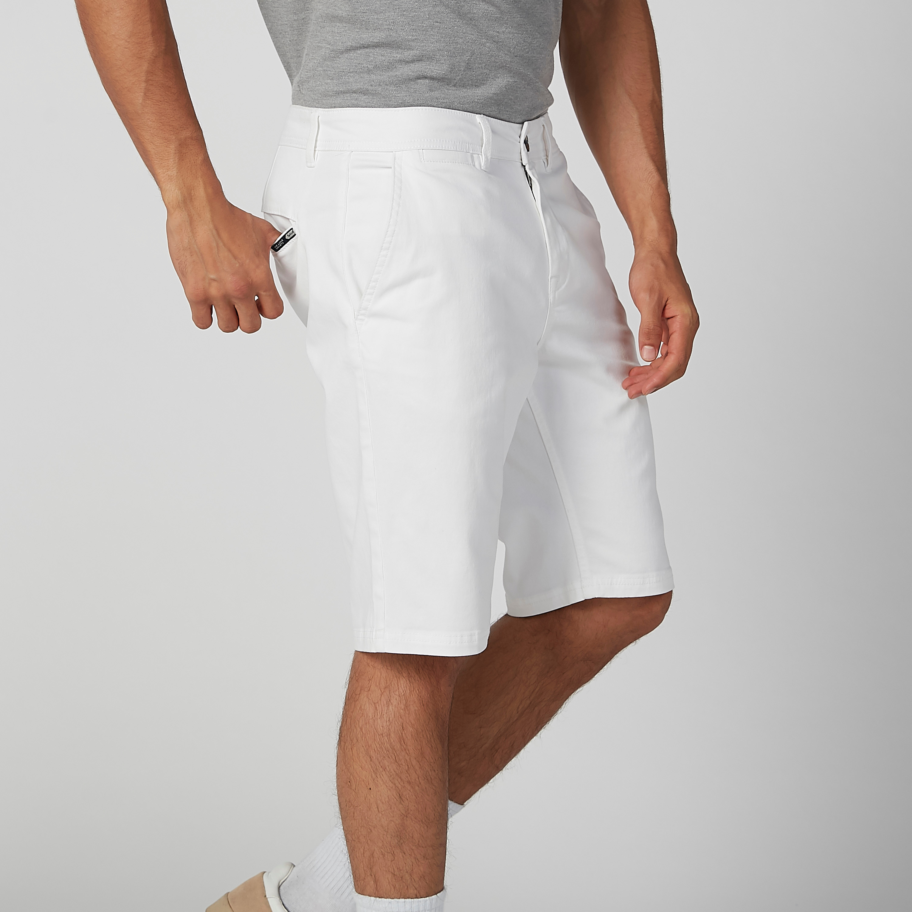 شورت مستدام سليم سادة بخصر متوسط الارتفاع وجيوب -men-clothing-bottoms-shorts-image-8